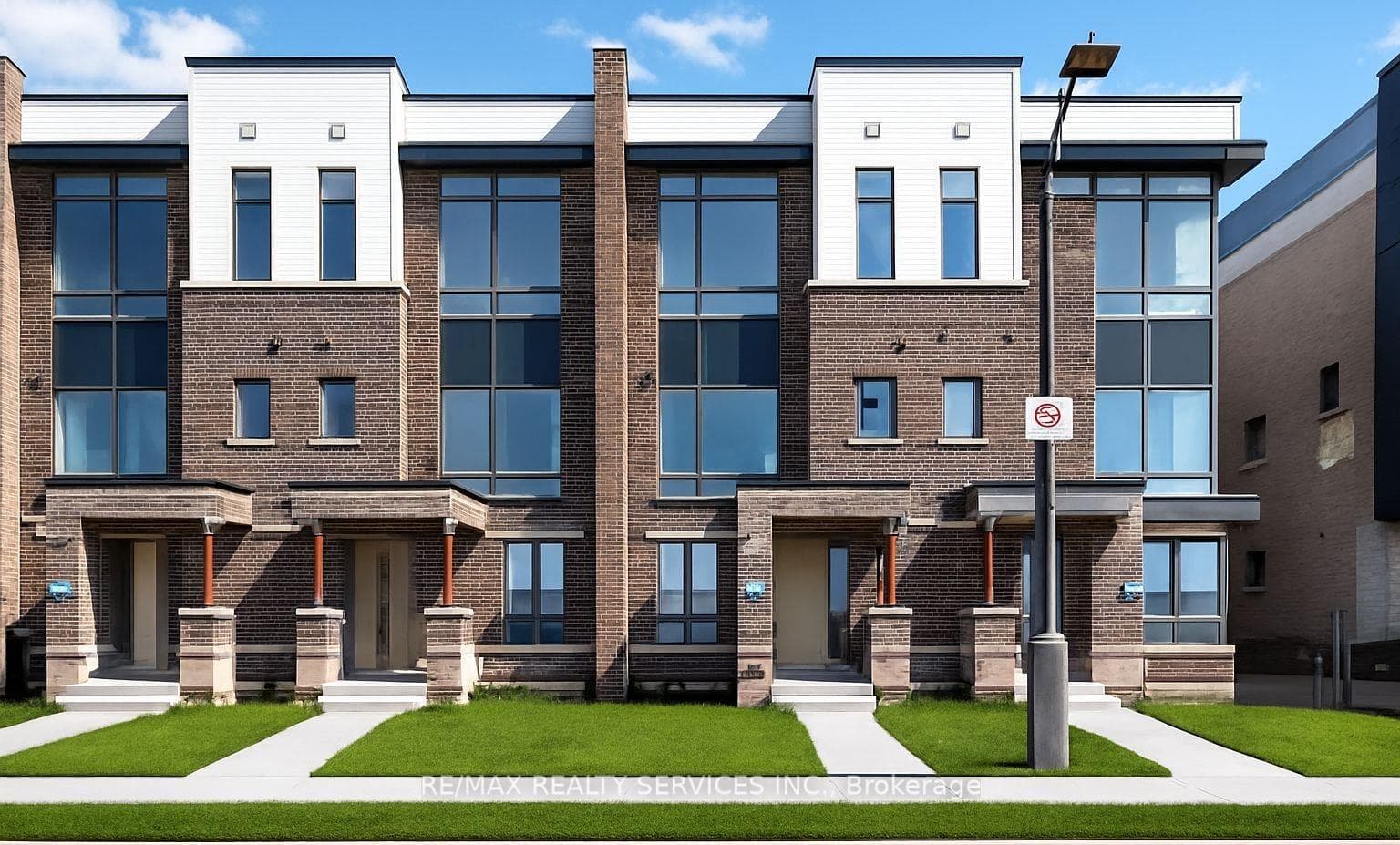 3051 Meadowridge Drive - home for sale in Oakville, Ontario