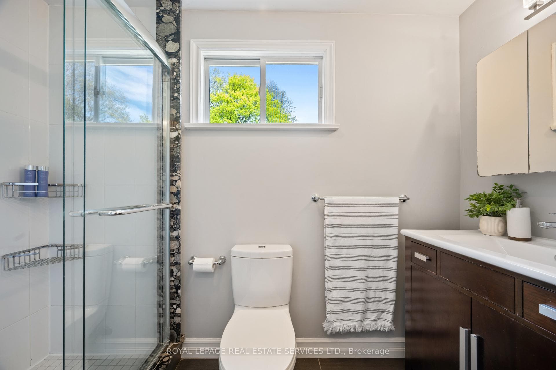 28 Holloway Road - Detached photo 21 of 31 in Etobicoke (Islington / Rexdale), Ontario