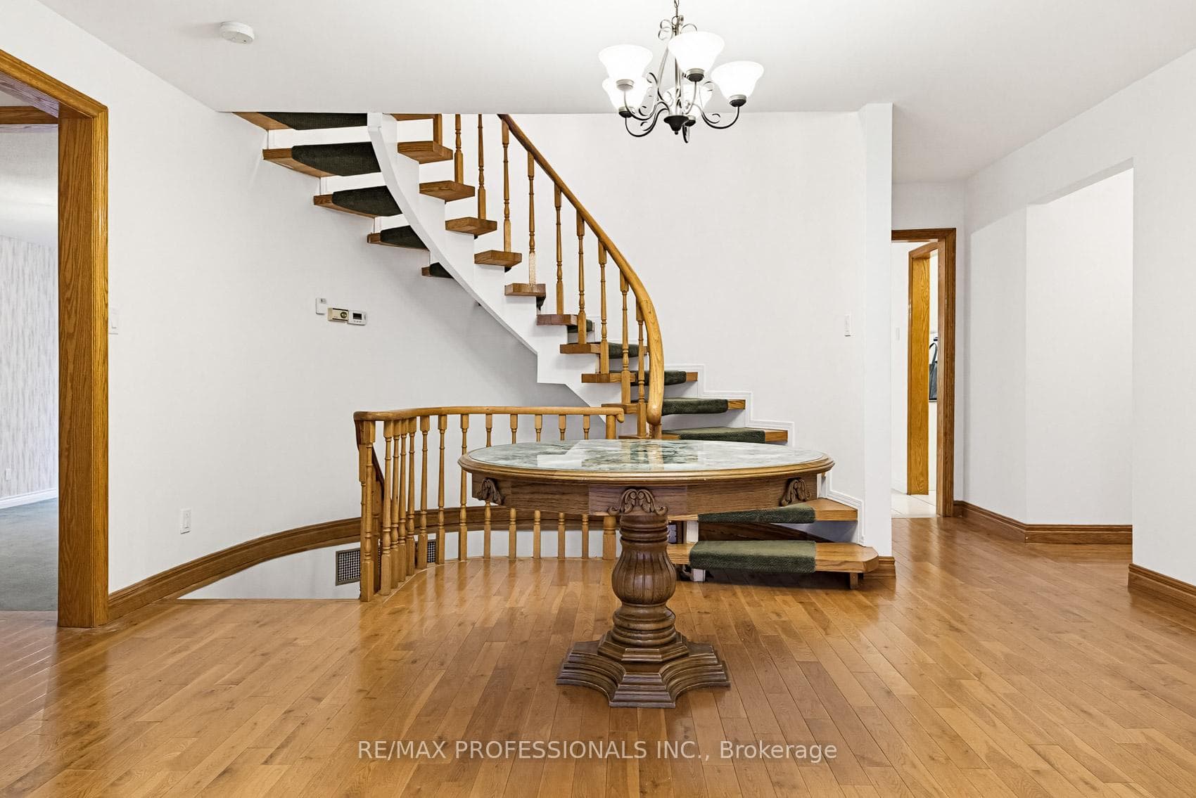 26 Neilor Crescent - Detached photo 8 of 50 in Etobicoke (Islington / Rexdale), Ontario