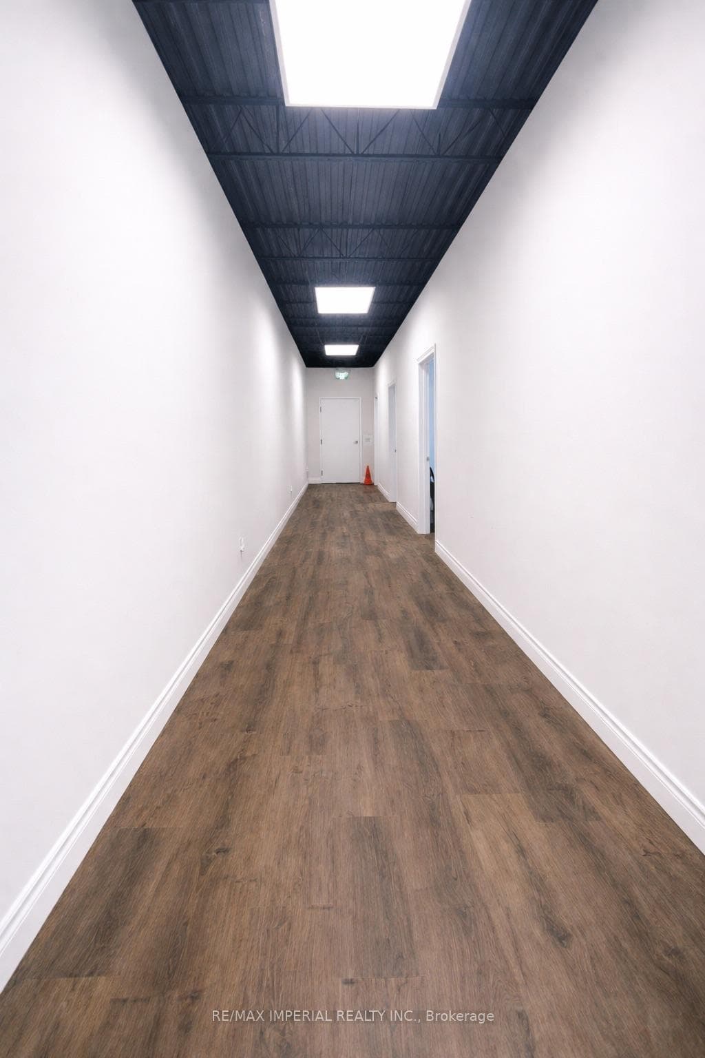 505 King Street Unit 8 - Commercial photo 4 of 10 in Hamilton, Ontario