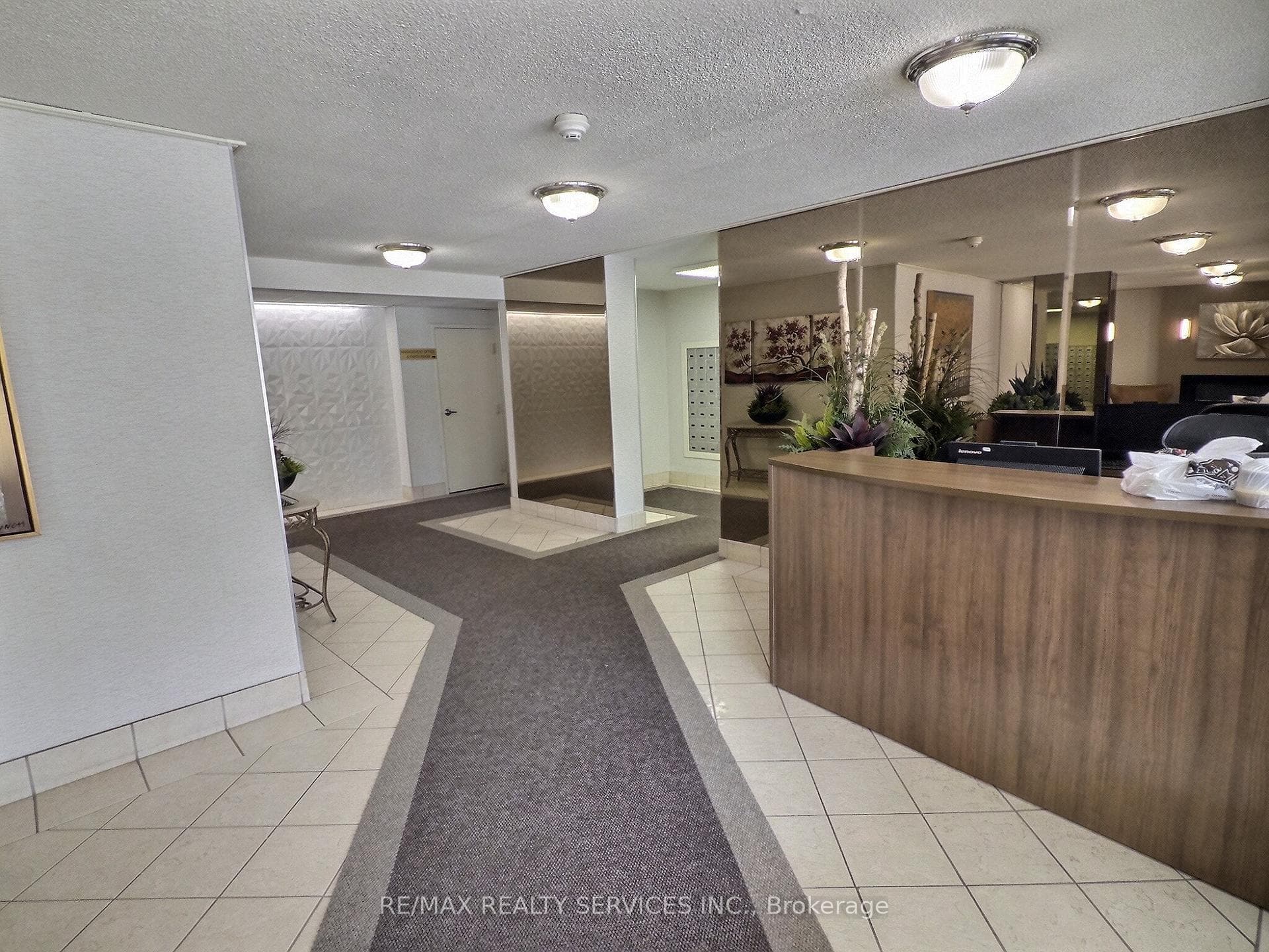 18 Knightsbridge Road Unit 1812 - Condo photo 3 of 17 in Brampton, Ontario
