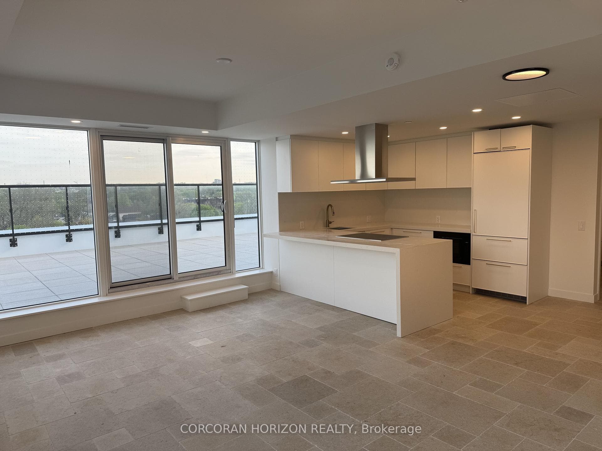 1050 Eastern Avenue Unit 819 - Condo photo 4 of 29 in Riverdale / Leslieville, Ontario