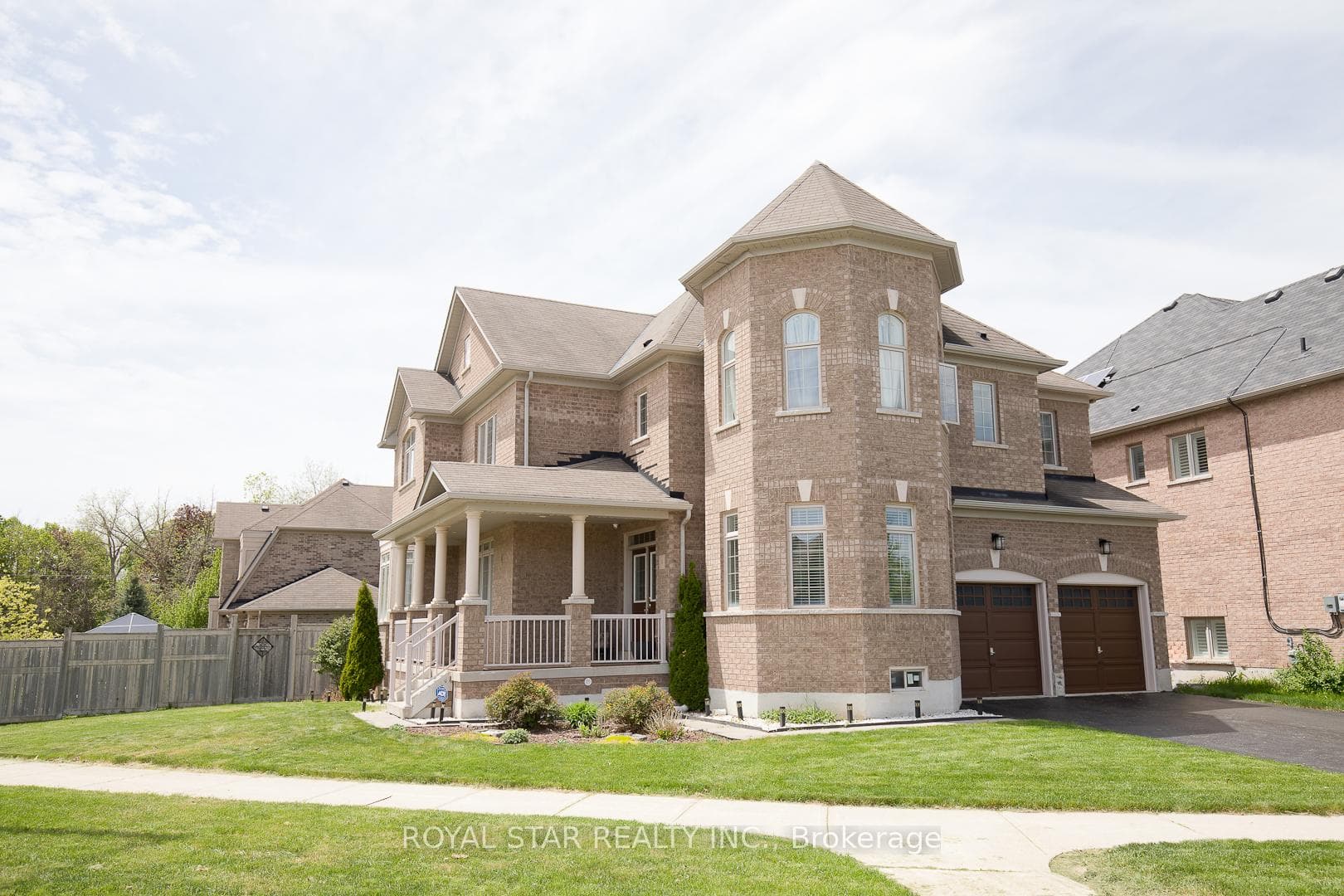 4 Berkwood Hollow - home for sale in Brampton, Ontario