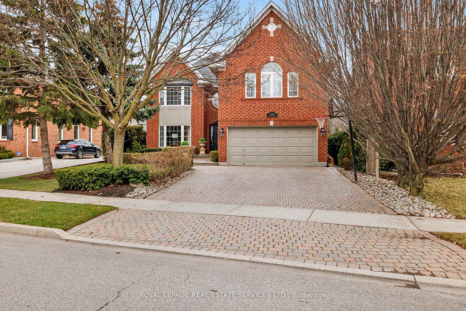 2030 Banbury Crescent - Detached for sale in Glen Abbey, Ontario