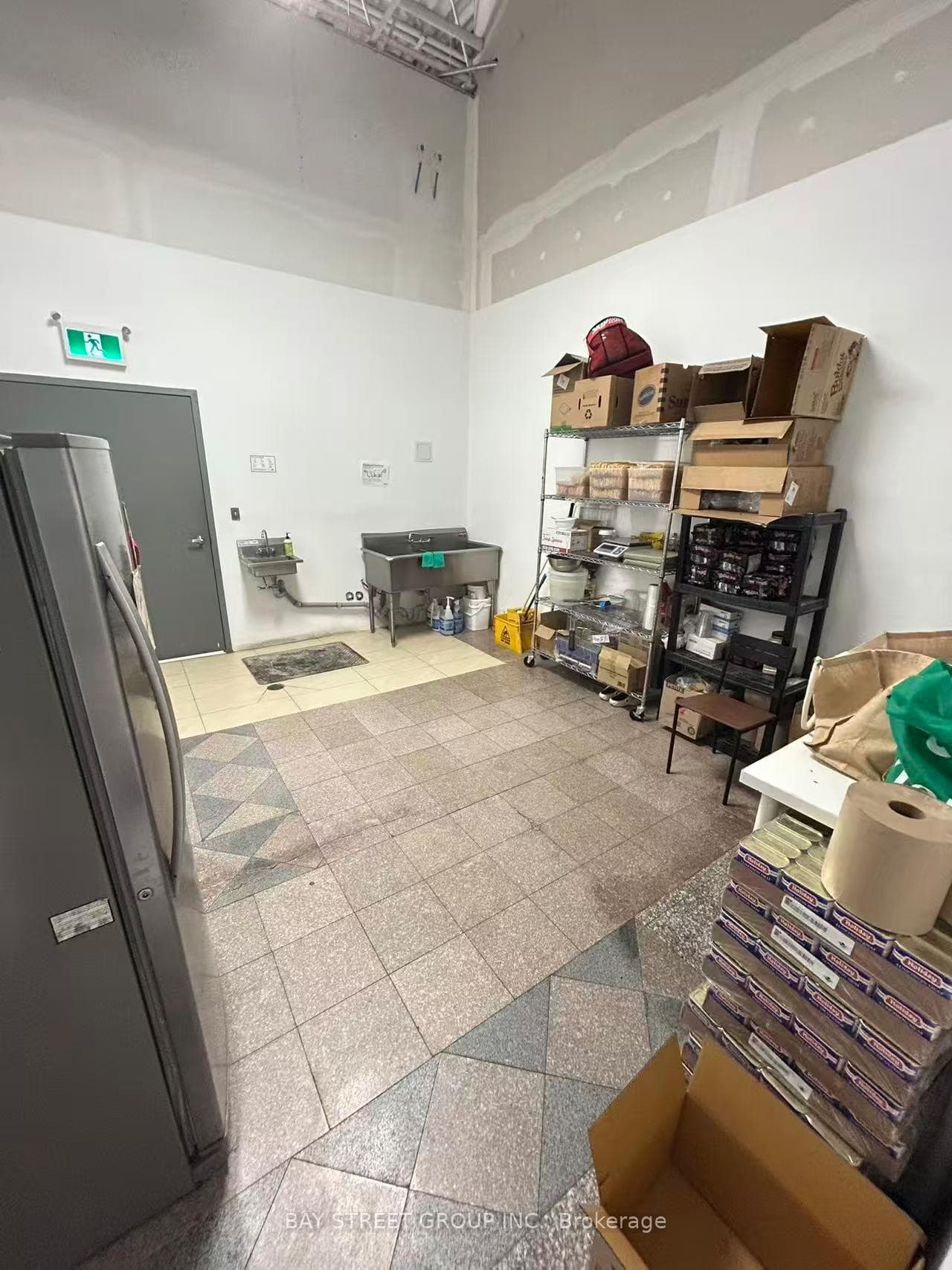 1000 Burnhamthorpe Road Unit 14 - Commercial photo 5 of 6 in Mississauga, Ontario