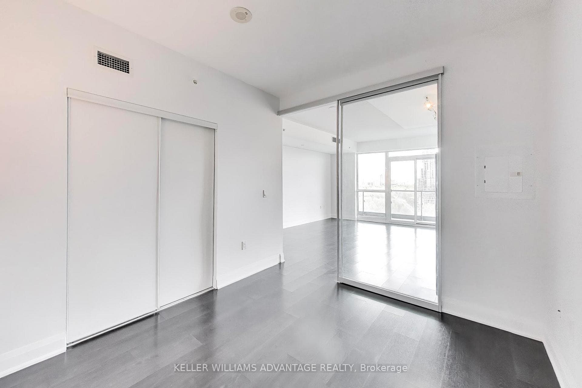 160 Vanderhoof Avenue Unit 1718 - Condo photo 6 of 42 in Flemingdon Park / Don Mills, Ontario