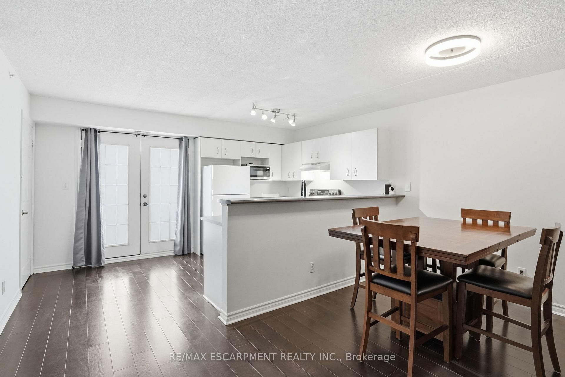 1451 WALKERS Line Unit 216 - Condo photo 6 of 26 in Burlington, Ontario