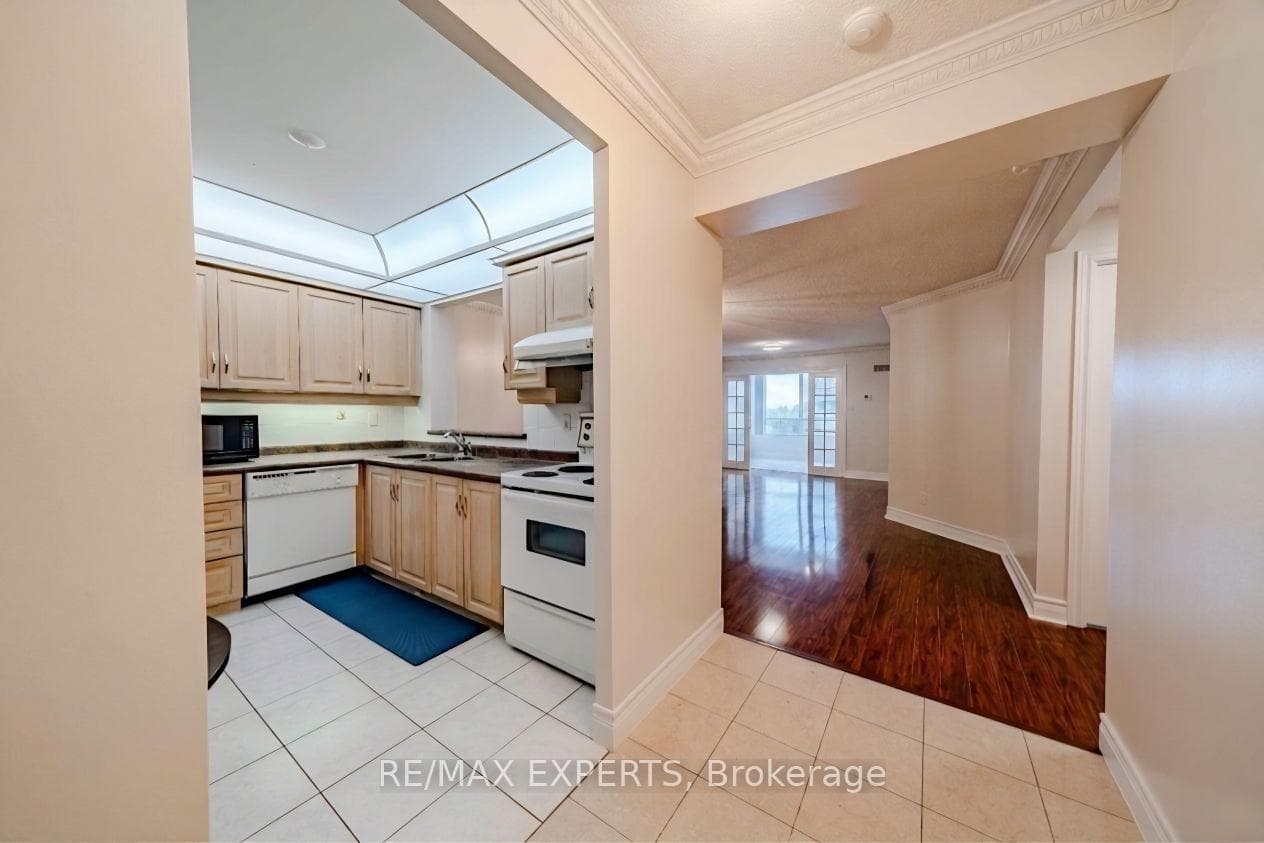 138 Bonis Avenue Unit 527 - Condo photo 5 of 42 in Scarborough Village / Eglinton East, Ontario