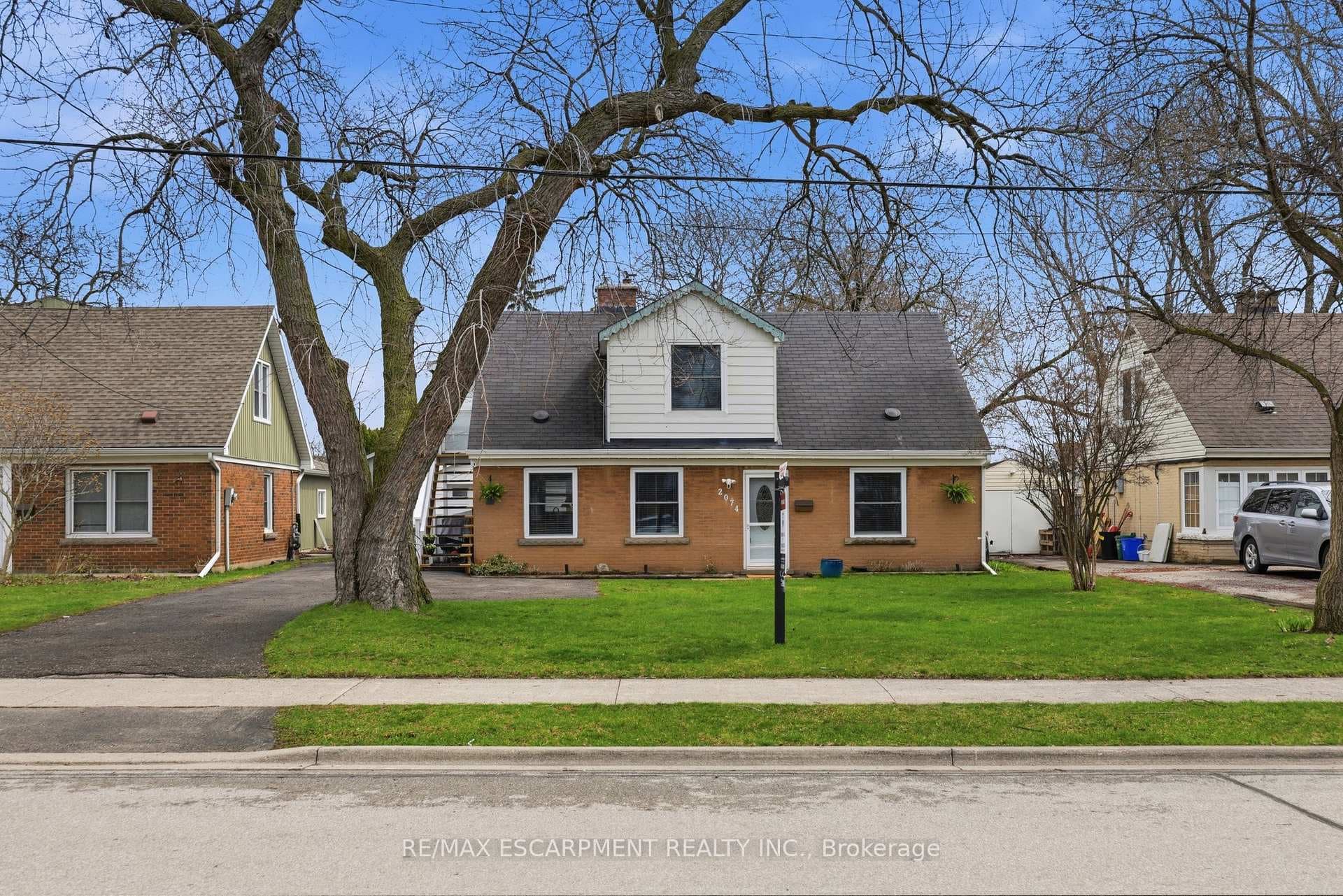 2074 Churchill Avenue - Detached for sale in Aldershot, Ontario