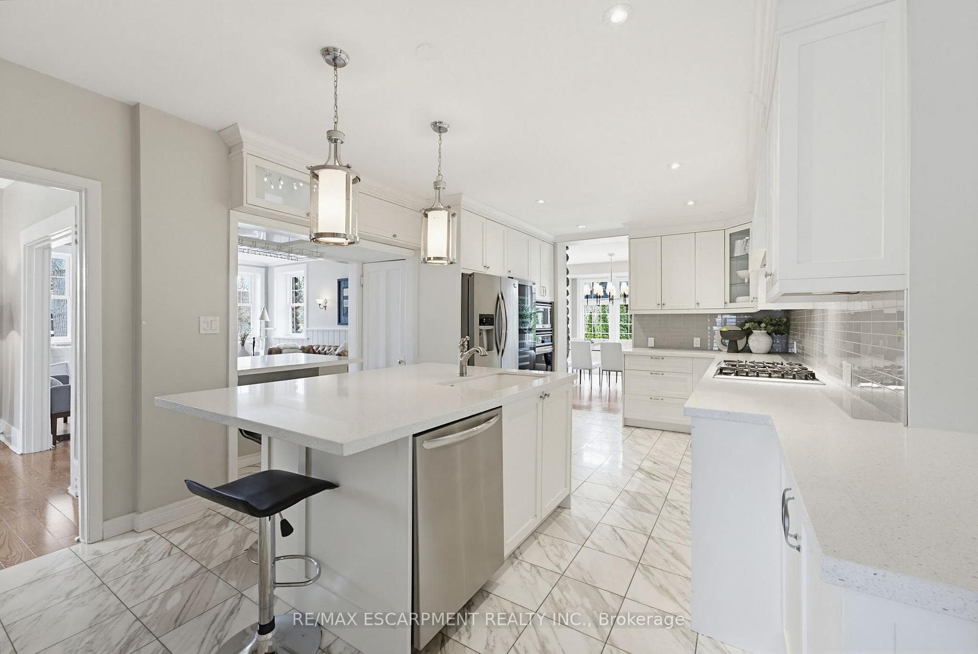 3083 LAKESHORE Road - Detached photo 11 of 50 in Burlington, Ontario