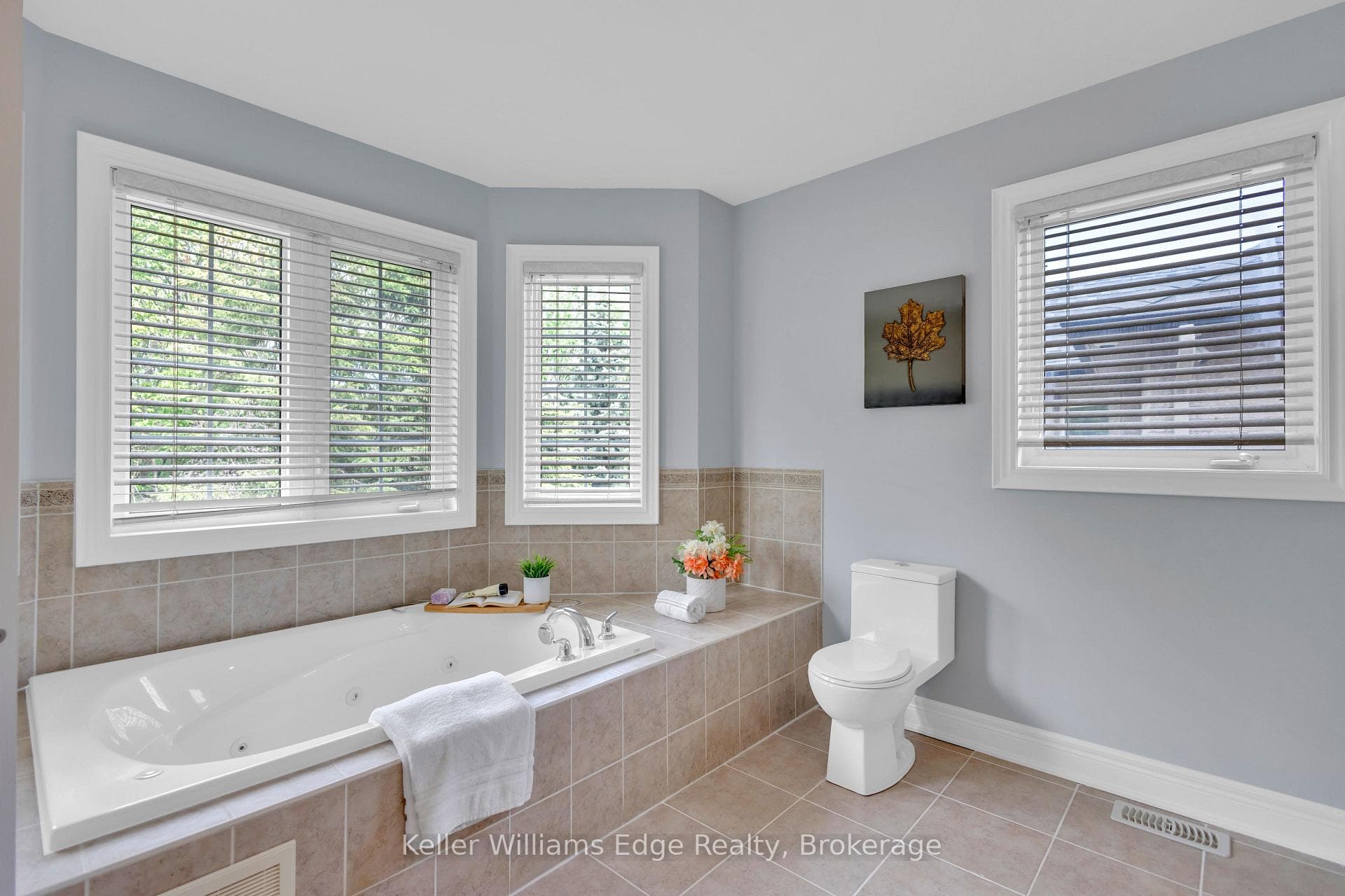 2241 Adirondak Trail - Detached photo 22 of 50 in Oakville, Ontario