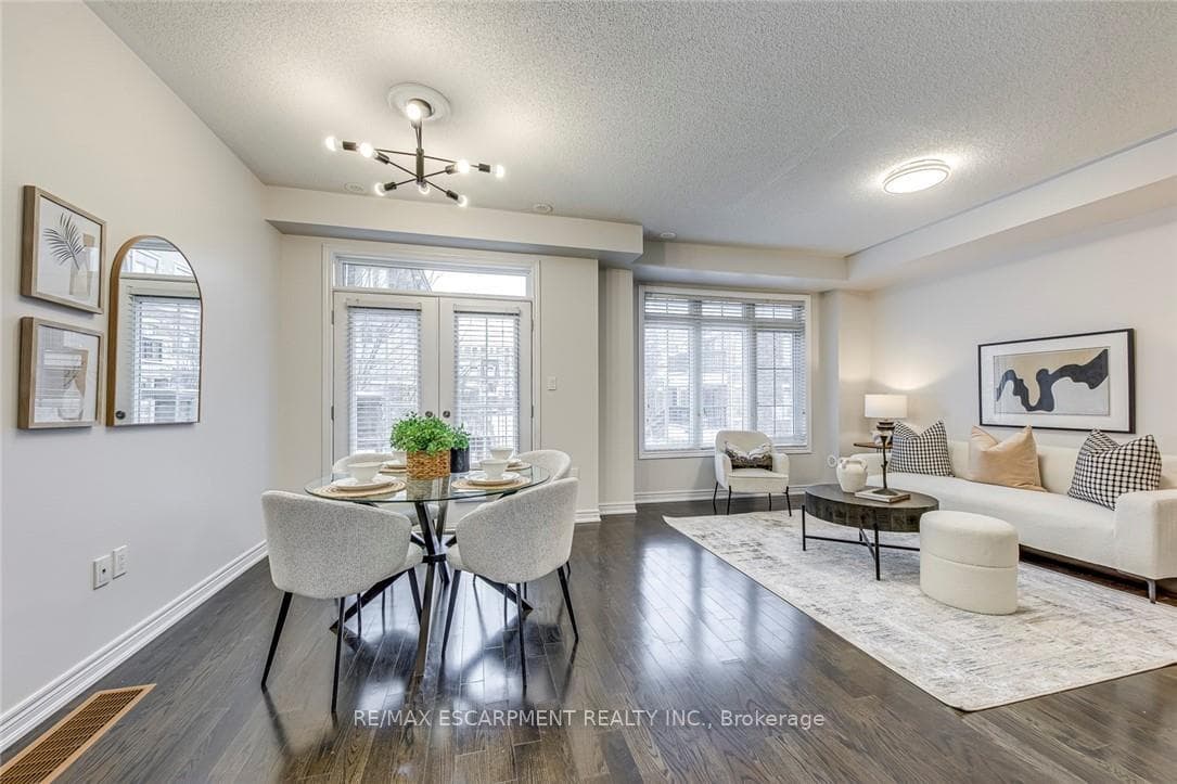 2435 Greenwich Drive Unit 74 - home for sale in Oakville, Ontario