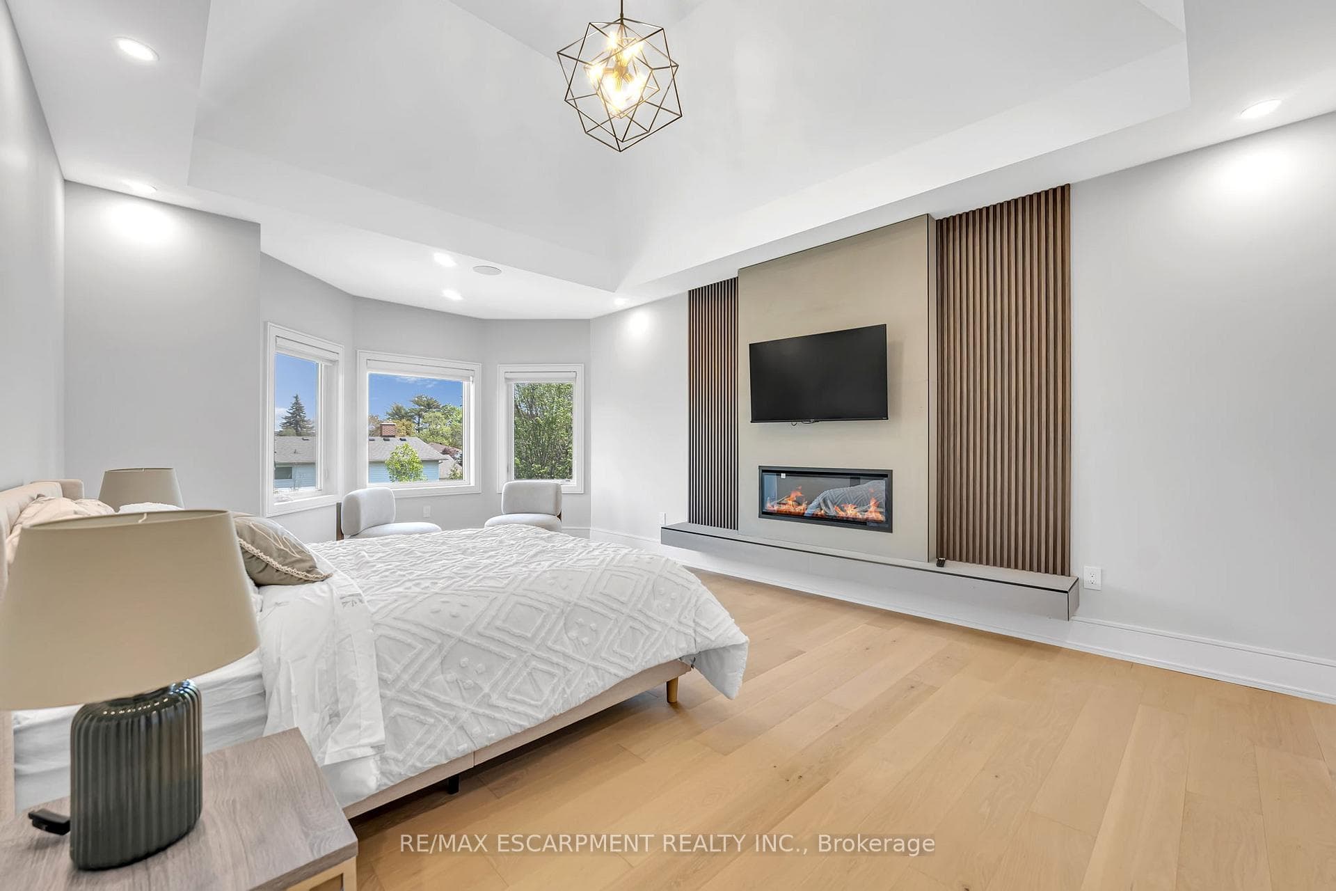 221 Morden Road - Detached photo 27 of 49 in Oakville, Ontario