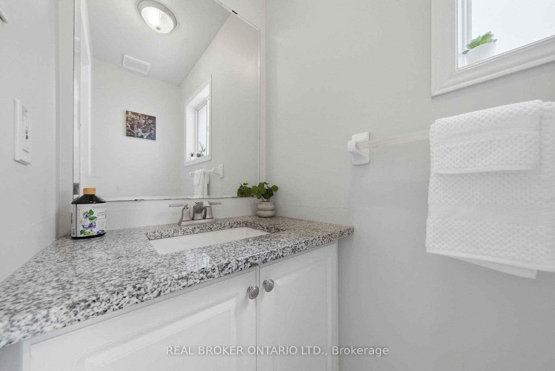 1860 Creek Way - Semi-Detached photo 6 of 44 in Burlington, Ontario