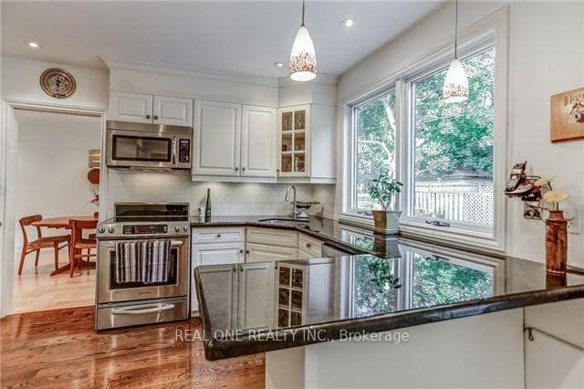 1268 Lorne Park Road - Detached photo 7 of 20 in Mississauga, Ontario