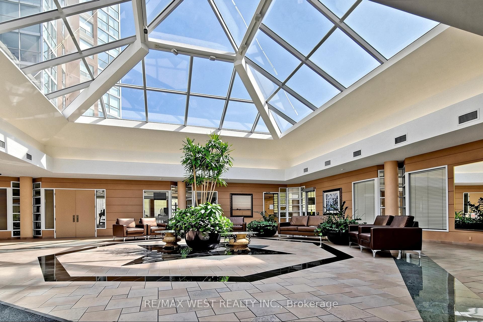 5 Concorde Place Unit 1302 - Condo photo 5 of 47 in Don Mills / Parkwoods / Victoria Village, Ontario