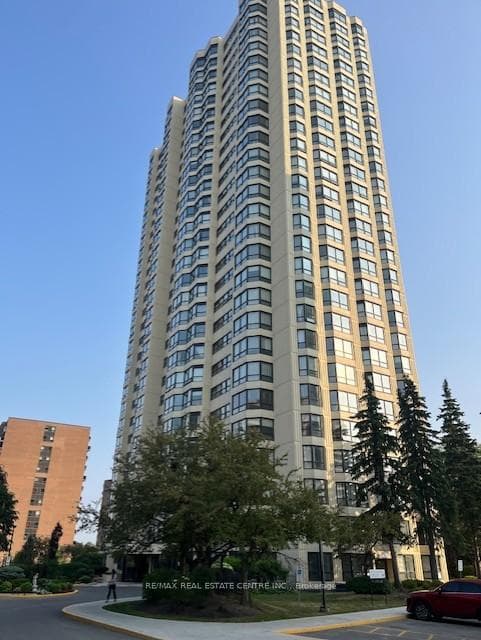 8 Lisa Street Unit 407 - Condo for sale in Heart Lake, Ontario
