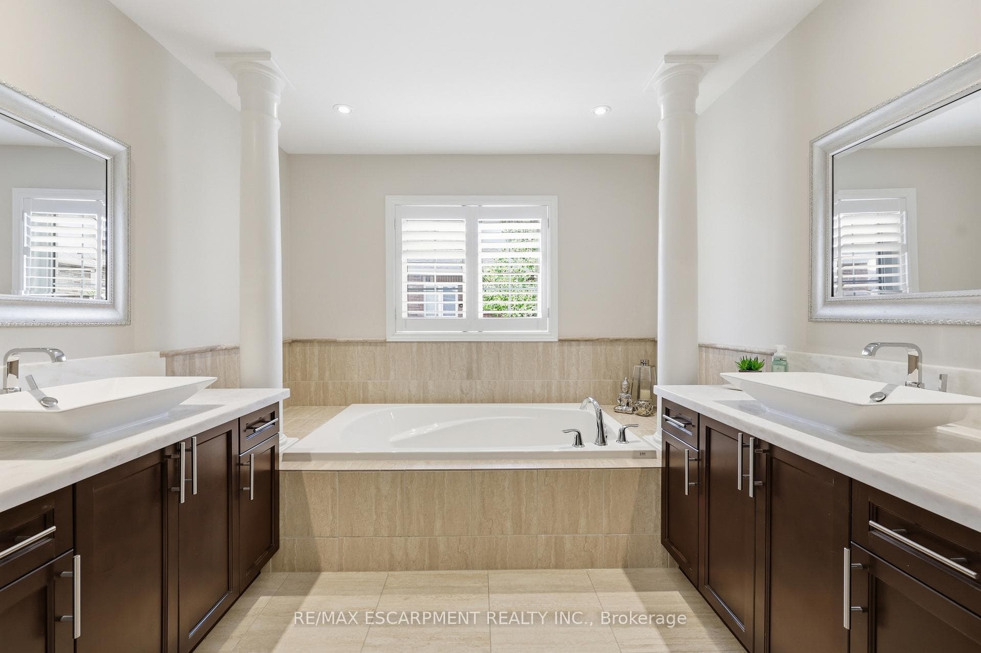 4645 Doug Wright Drive - Detached photo 22 of 47 in Burlington, Ontario
