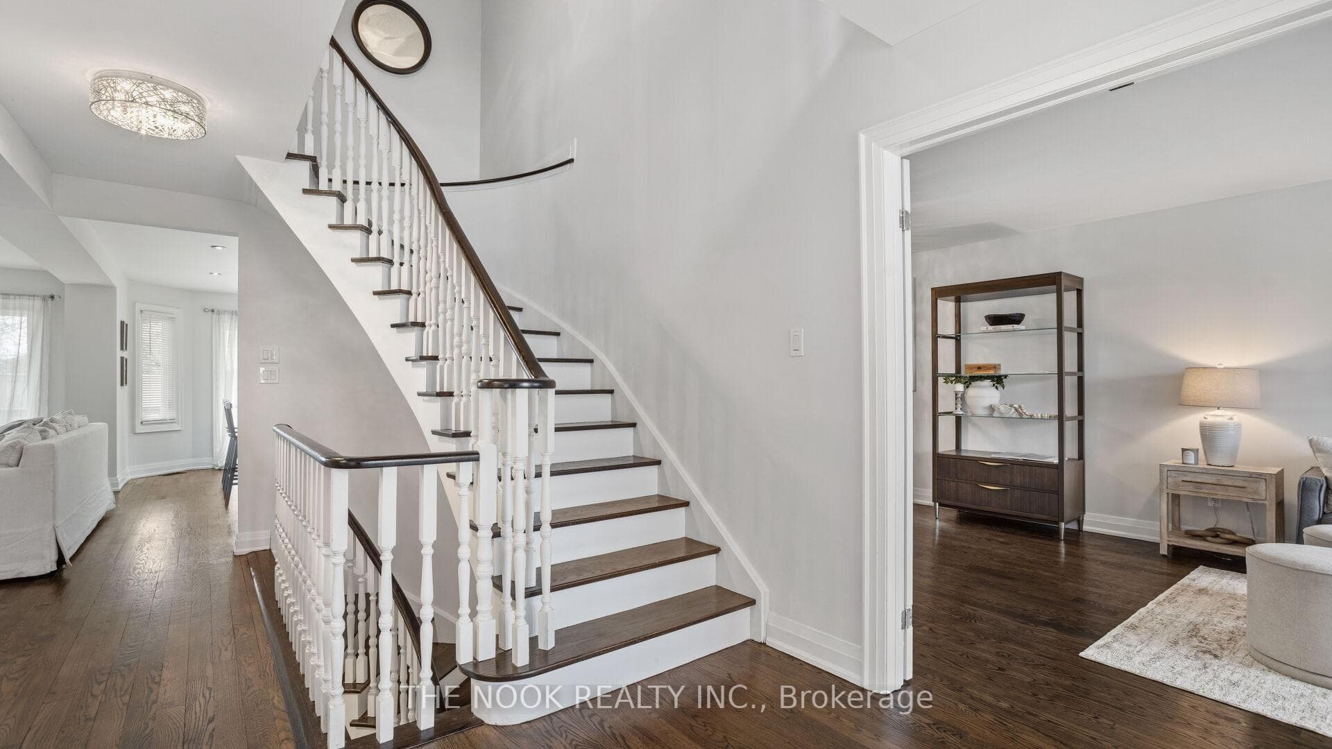 938 Wetherby Lane - Detached photo 4 of 48 in Mississauga, Ontario