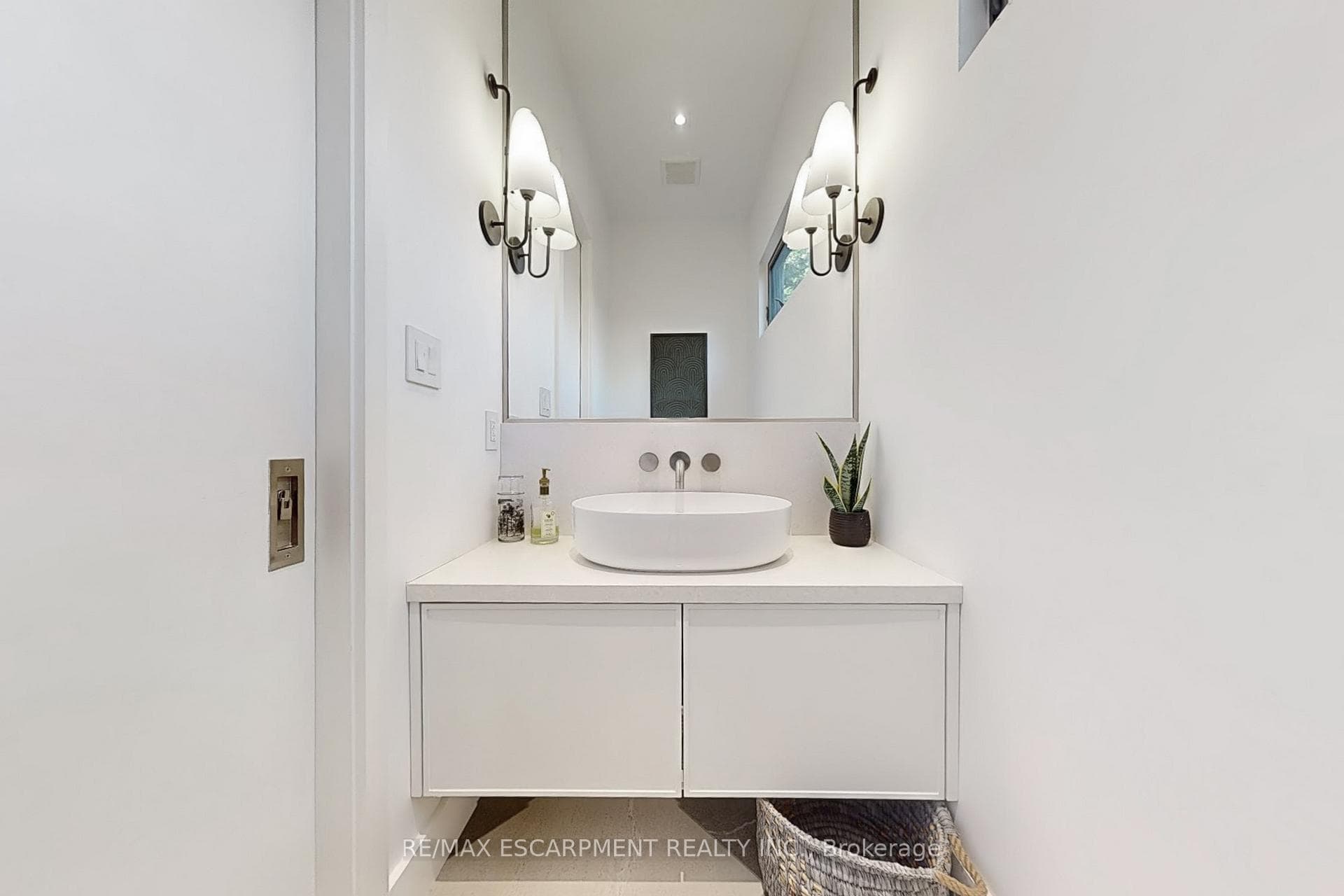 977 Gorton Avenue - Detached photo 6 of 50 in Burlington, Ontario