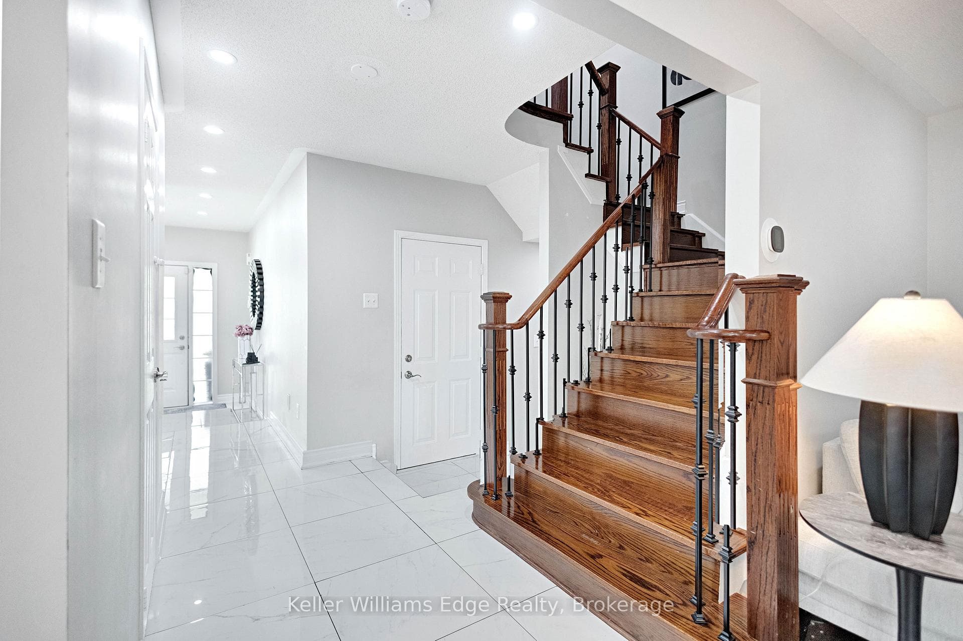 1854 Imperial Way - Townhouse photo 9 of 48 in Burlington, Ontario