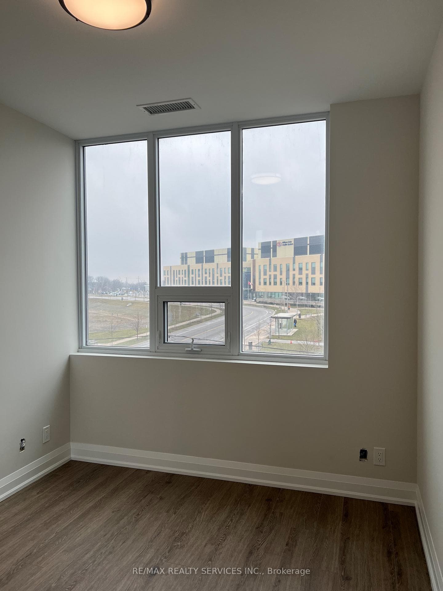 15 Lynch Street Unit 303 - Condo photo 14 of 27 in Brampton, Ontario
