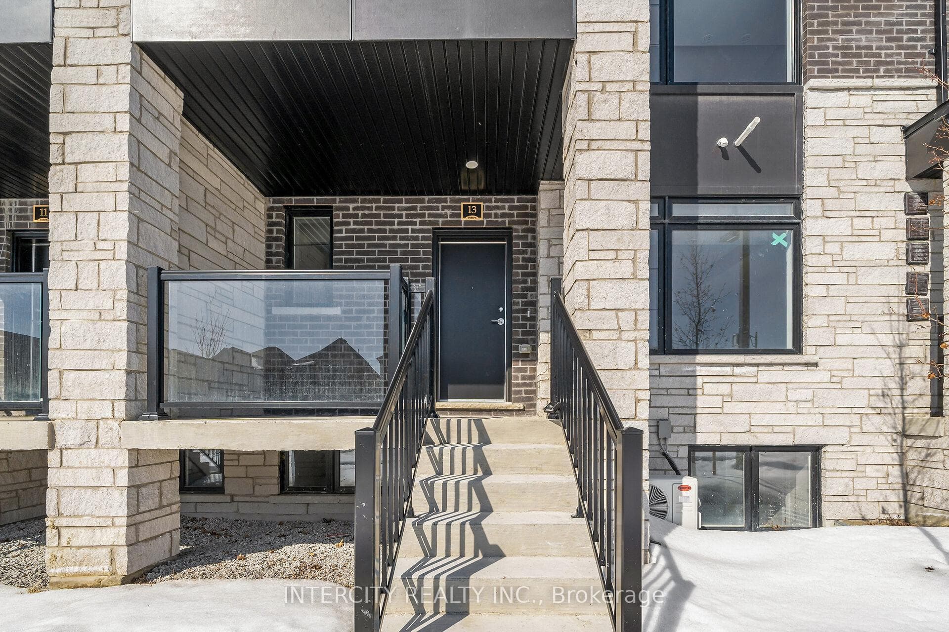 13 Vibrant Way Unit 37F - Condo photo 2 of 17 in Caledon, Ontario