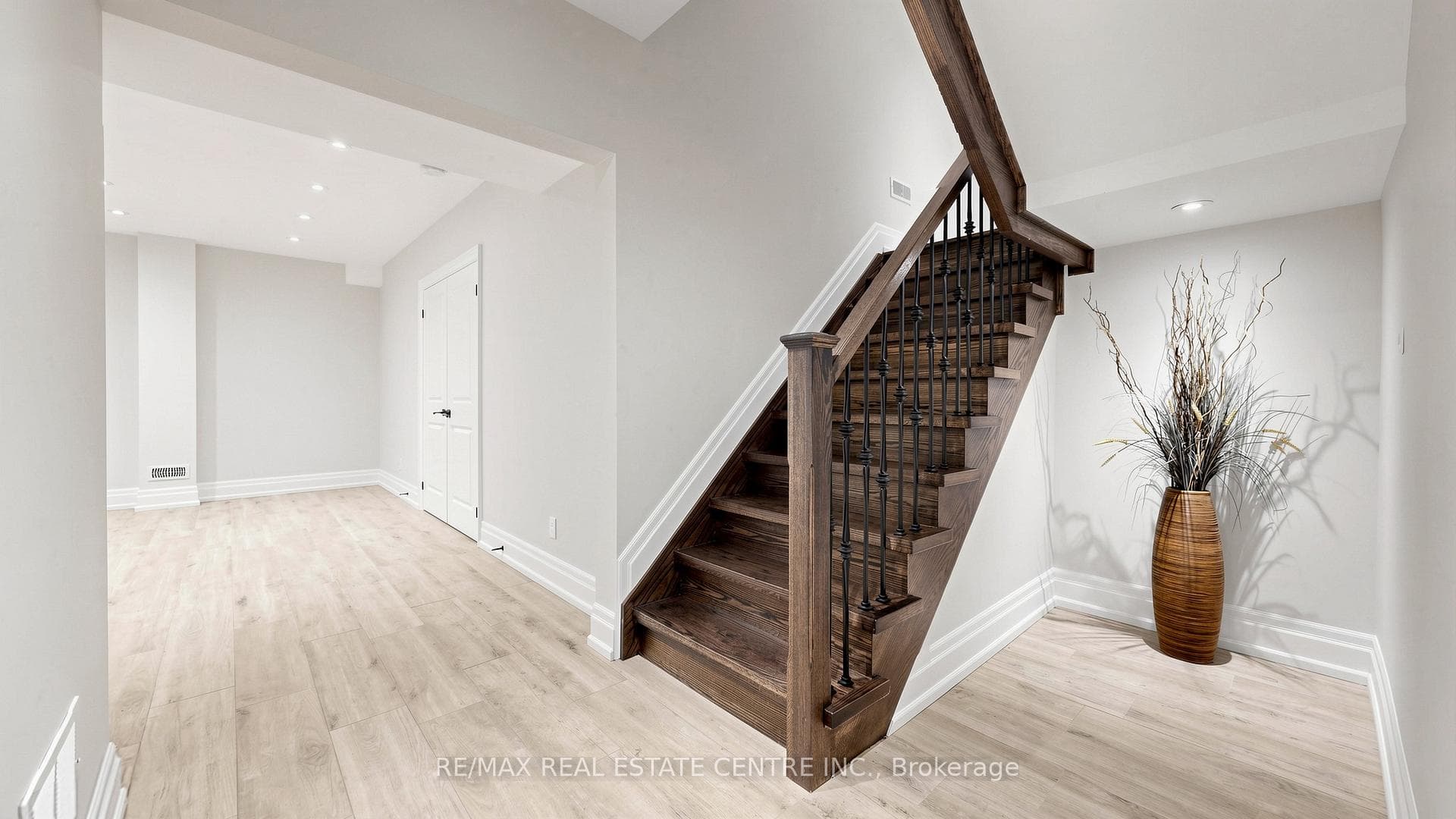 1496 Mansfield Drive - Detached photo 37 of 50 in Oakville, Ontario