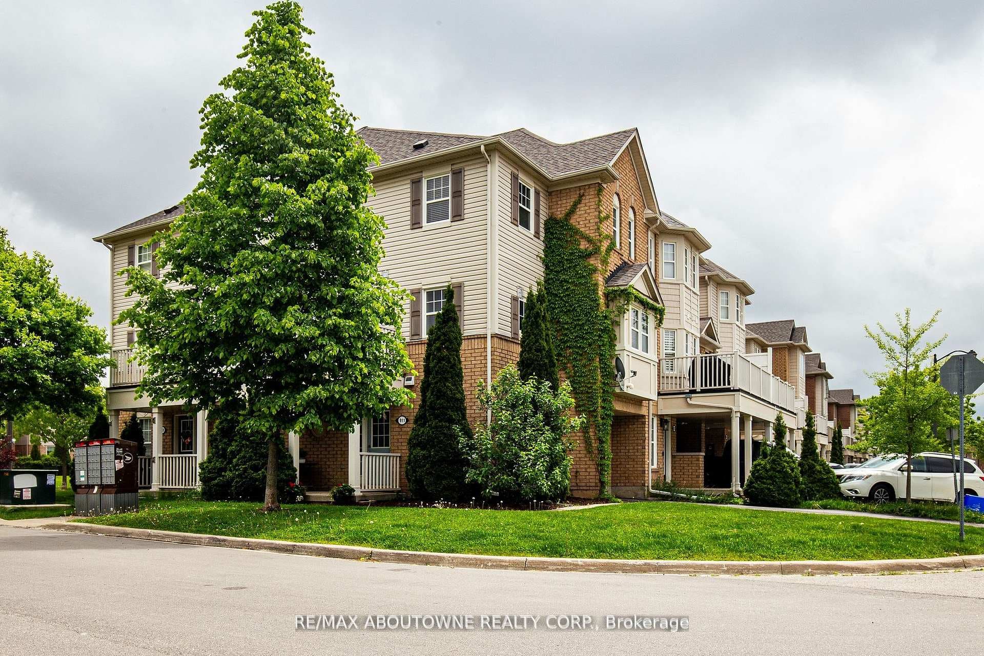 911 Deverell Place - home for sale in Milton, Ontario