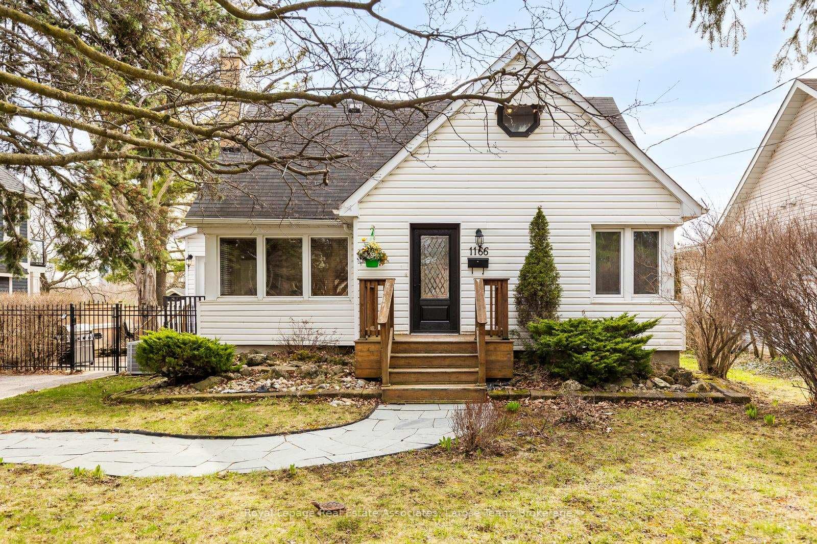 1166 Mineola Gardens - Detached for sale in Rathwood, Ontario