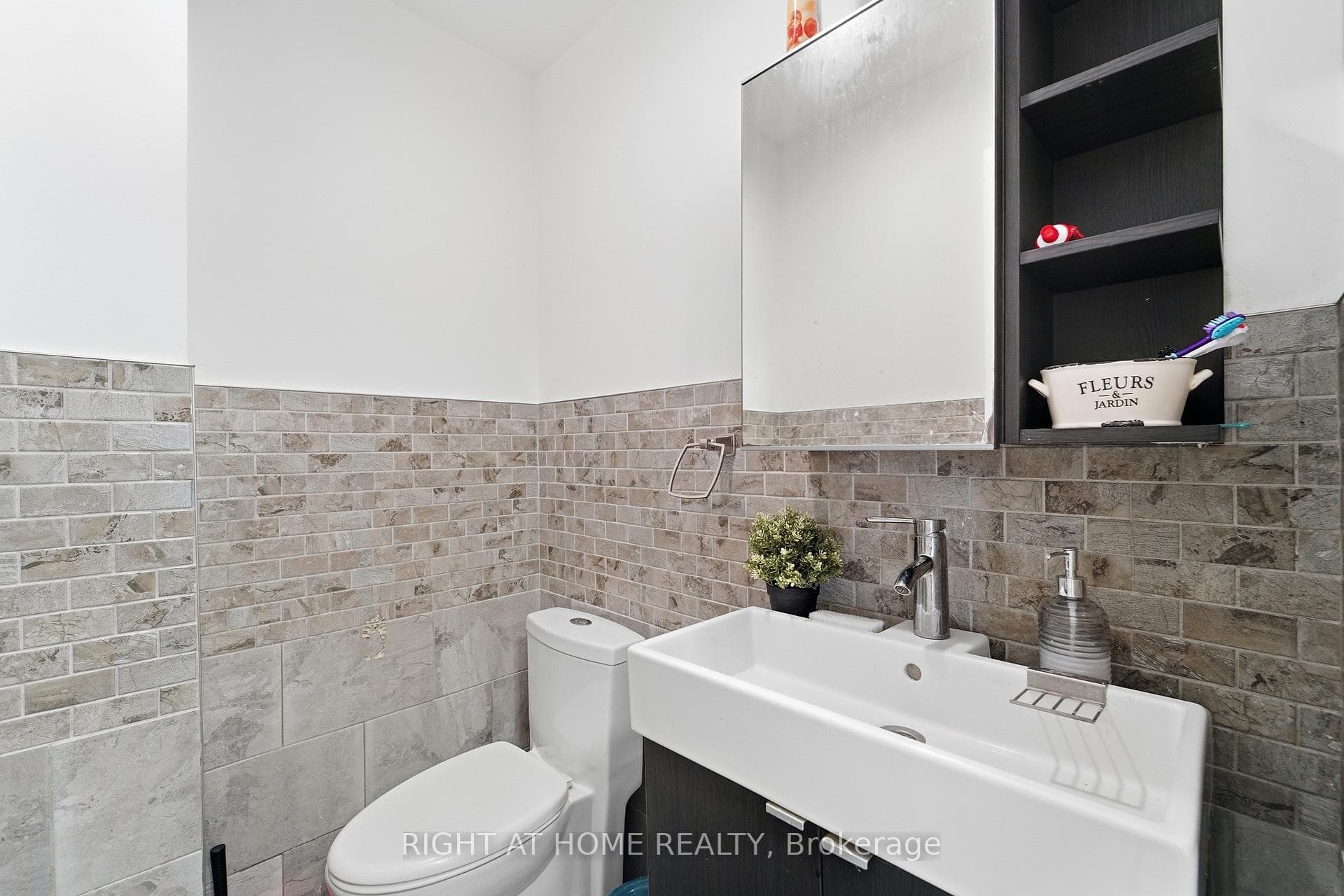 141 Sandown Avenue - Detached photo 7 of 40 in Birch Cliff / Cliffside, Ontario