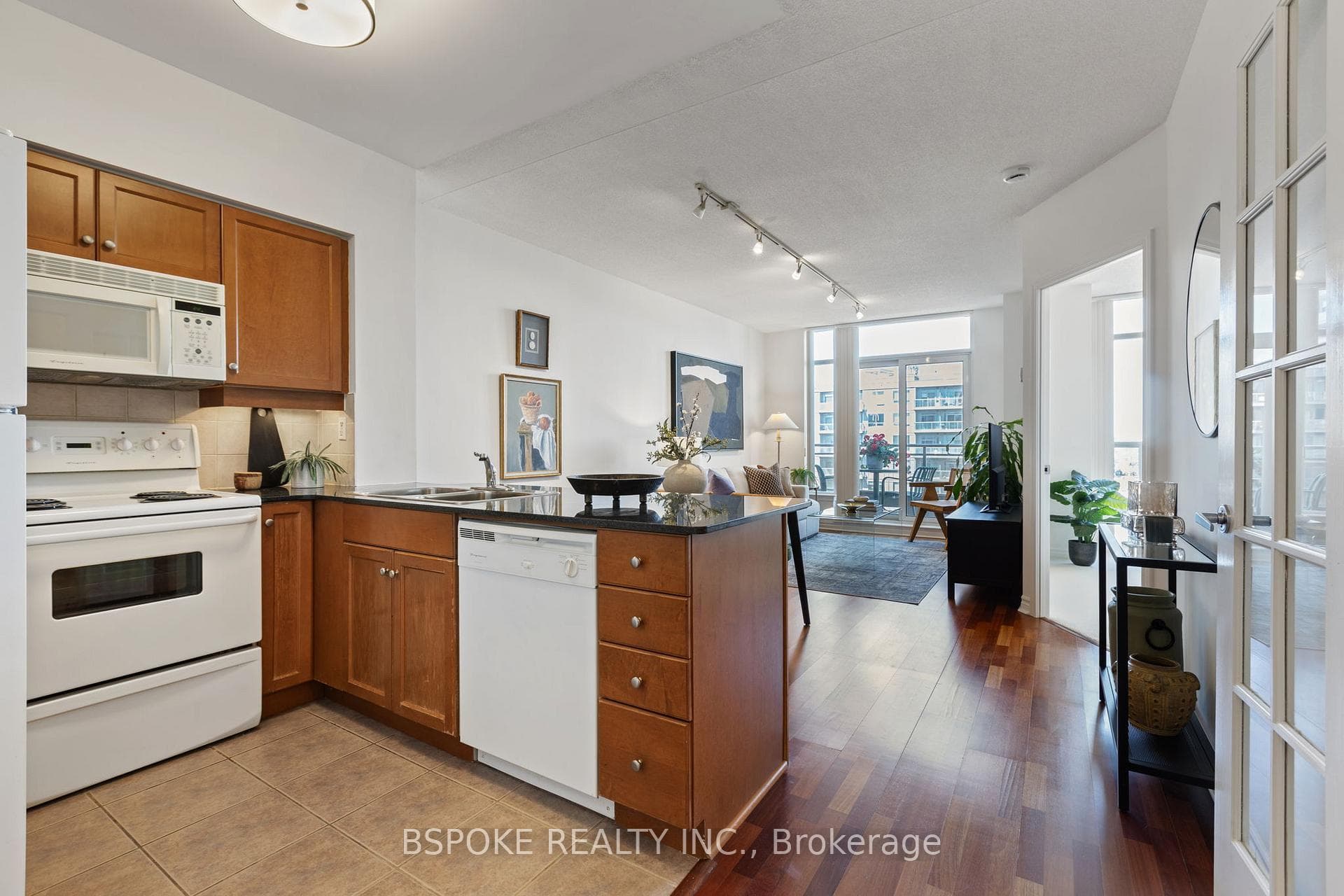 19 Barberry Place Unit 804 - Condo photo 6 of 21 in Hillcrest Village / Bayview Village, Ontario