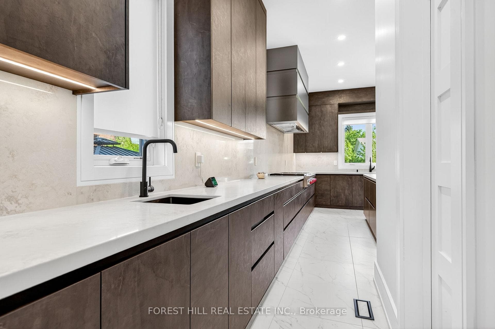 221 Morden Road - Detached photo 18 of 47 in Oakville, Ontario