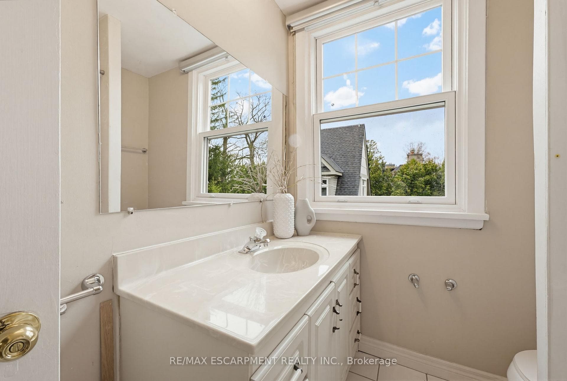 3083 LAKESHORE Road - Detached photo 22 of 50 in Burlington, Ontario