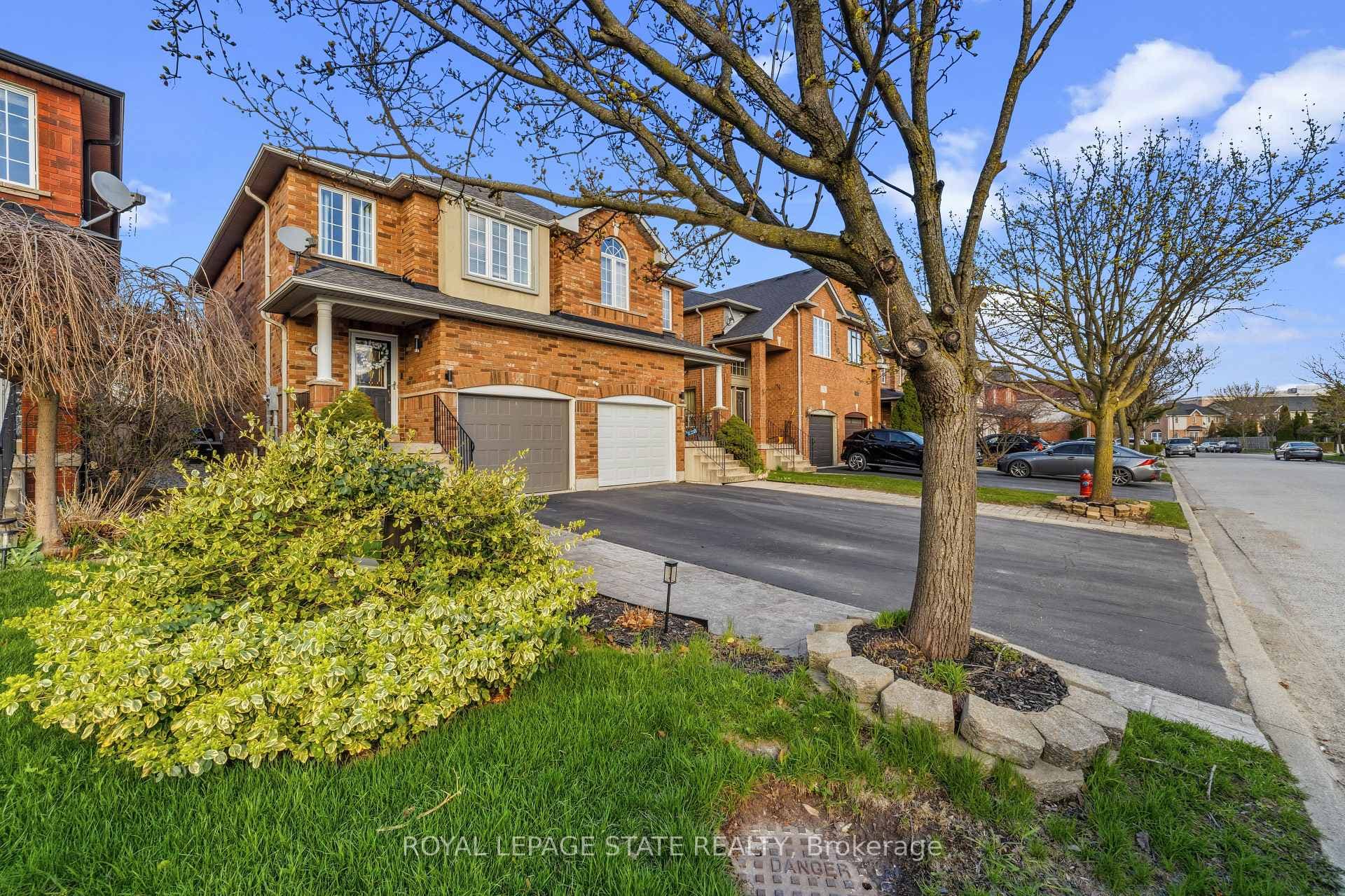 1795 Creek Way - Semi-Detached photo 2 of 38 in Burlington, Ontario