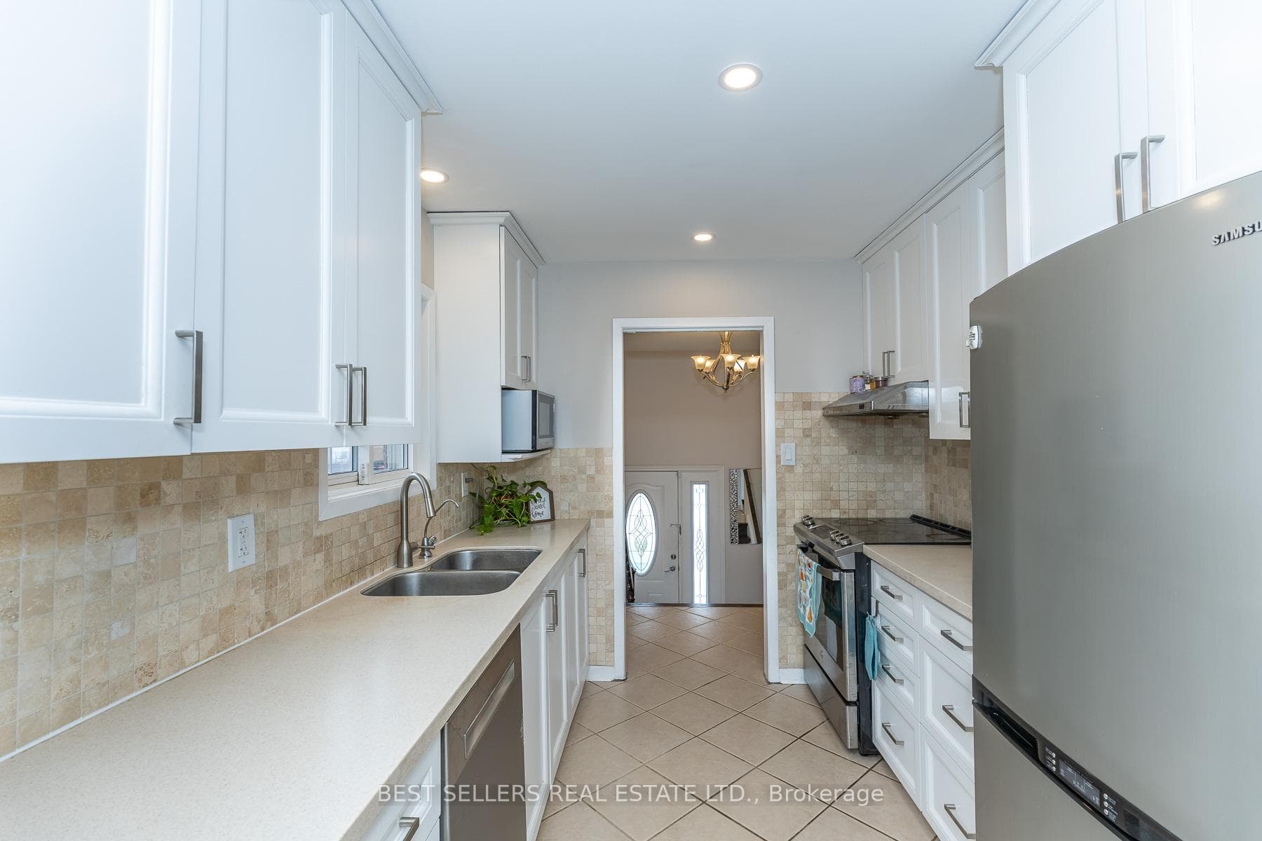 2554 Palisander Avenue - Semi-Detached photo 6 of 31 in Mississauga, Ontario