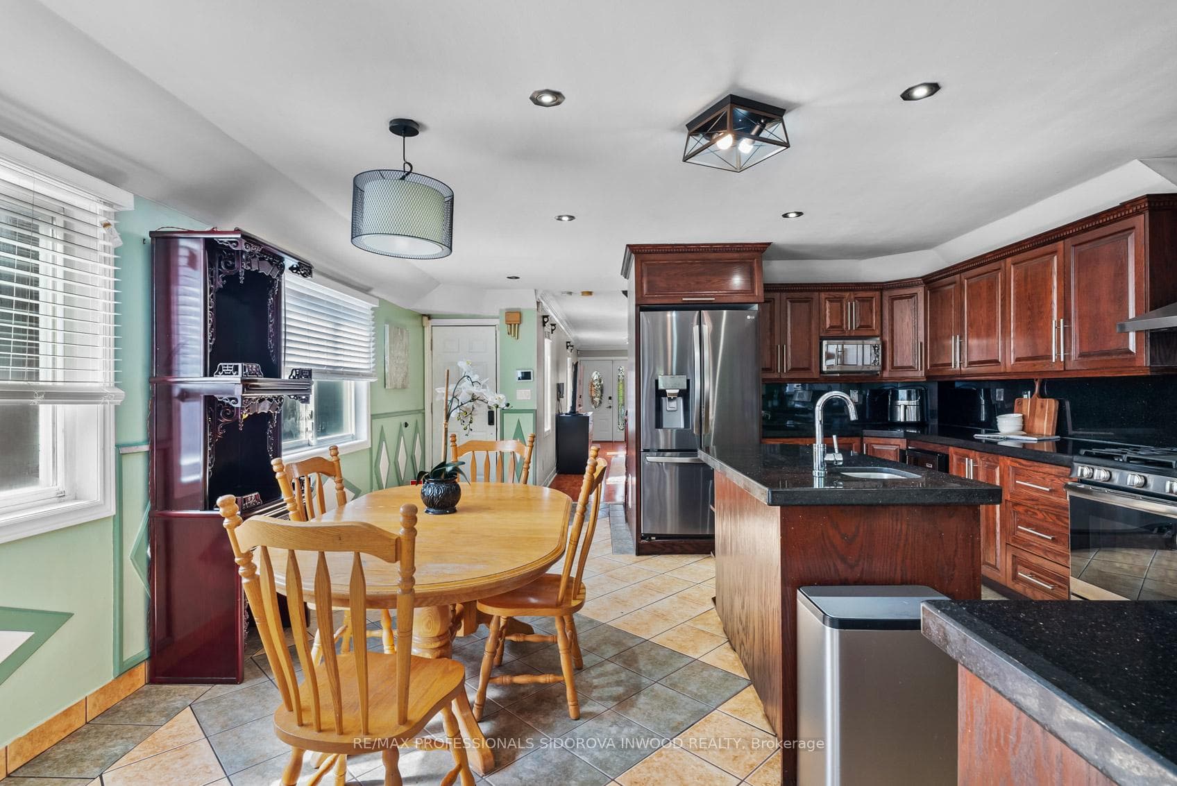 197 Lambton Avenue - Detached photo 13 of 46 in Keelesdale / Eglinton West, Ontario