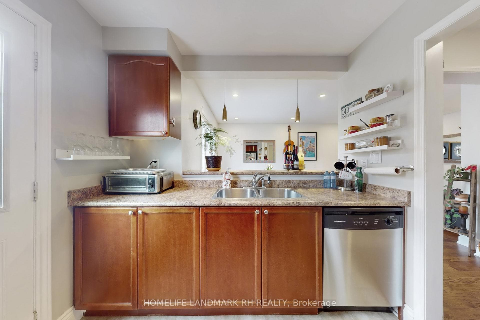 3060 Dewridge Avenue - Townhouse photo 5 of 21 in Oakville, Ontario