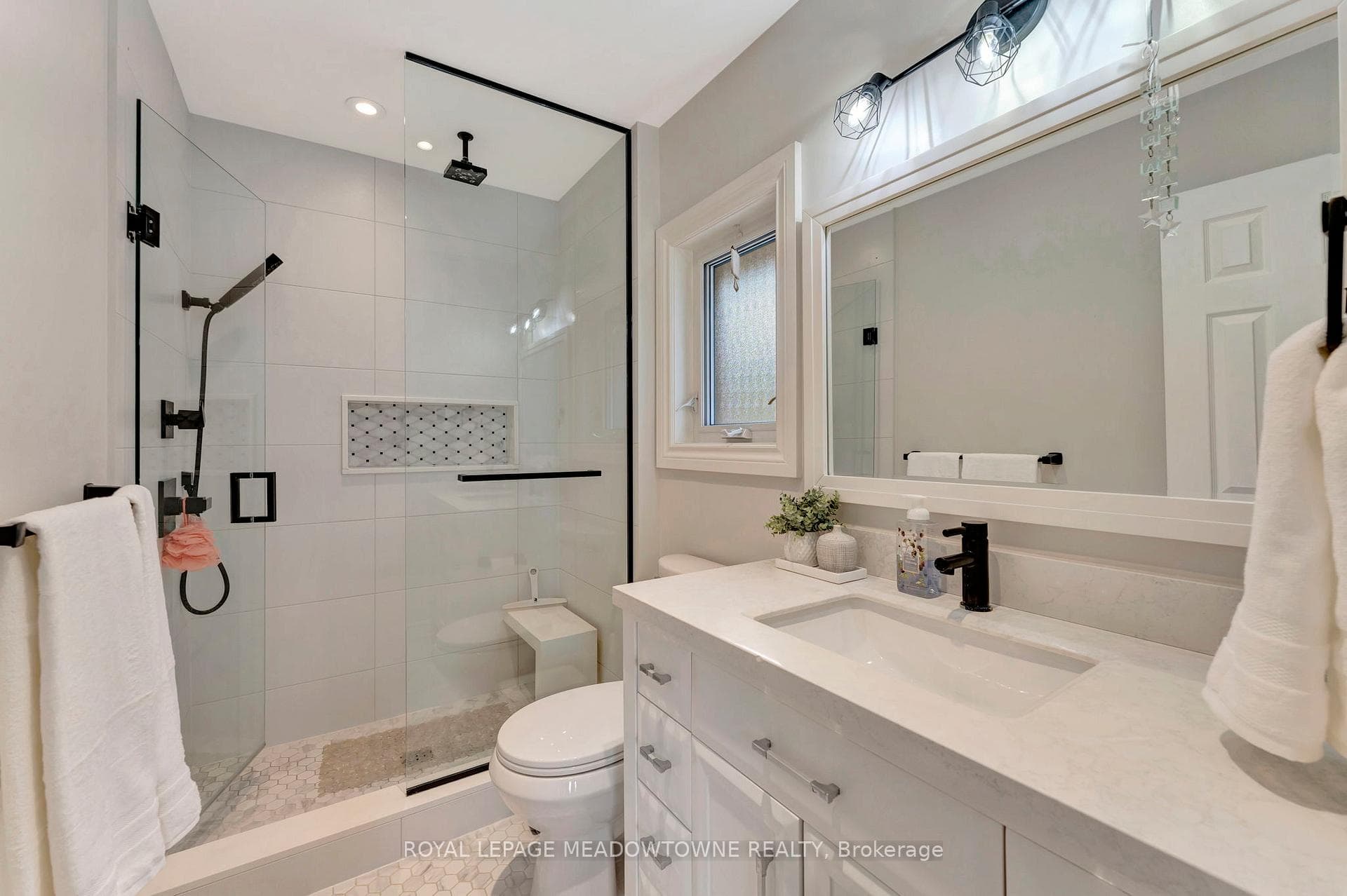 2008 Peak Place - Detached photo 17 of 31 in Oakville, Ontario