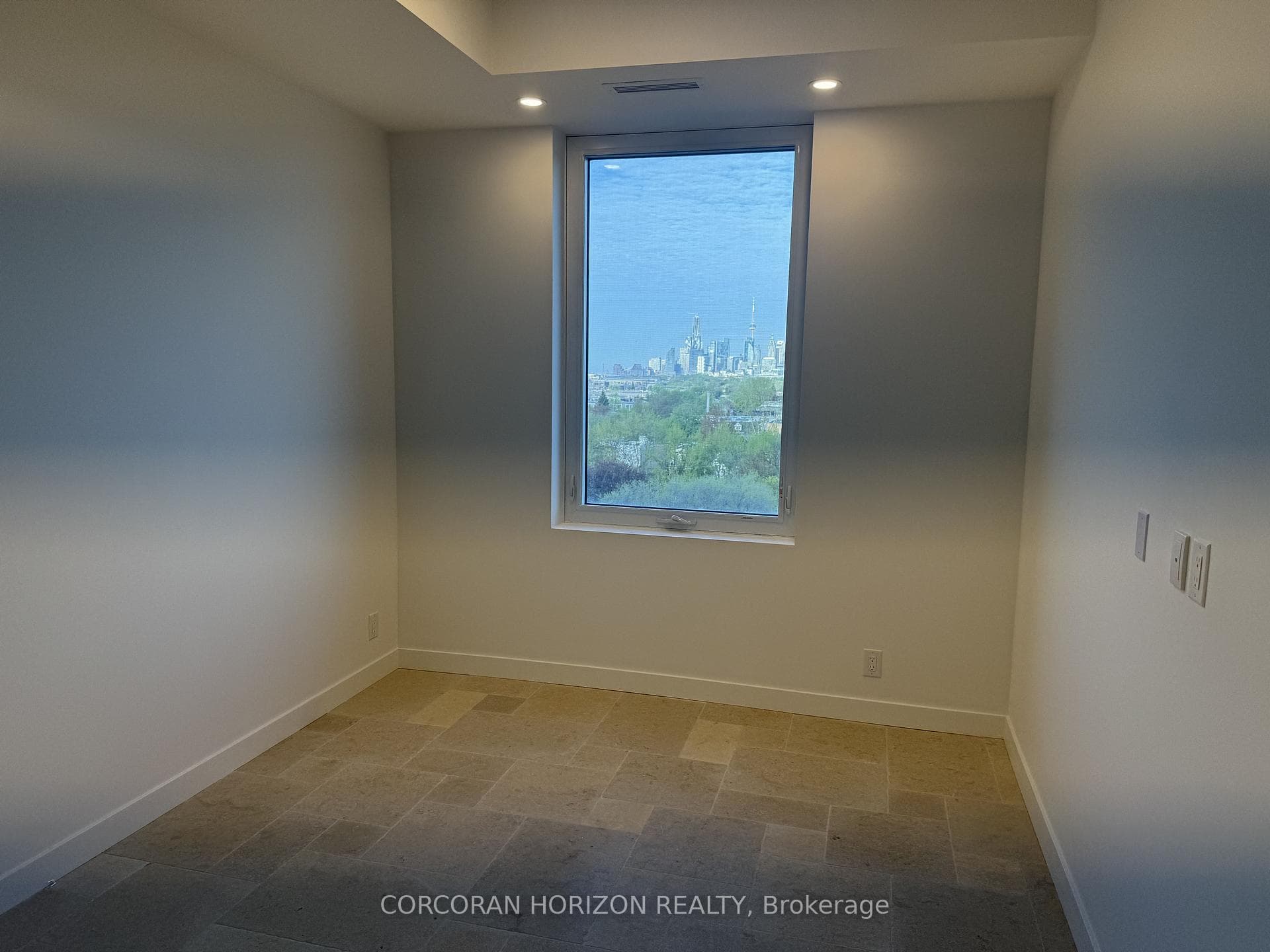 1050 Eastern Avenue Unit 819 - Condo photo 13 of 29 in Riverdale / Leslieville, Ontario