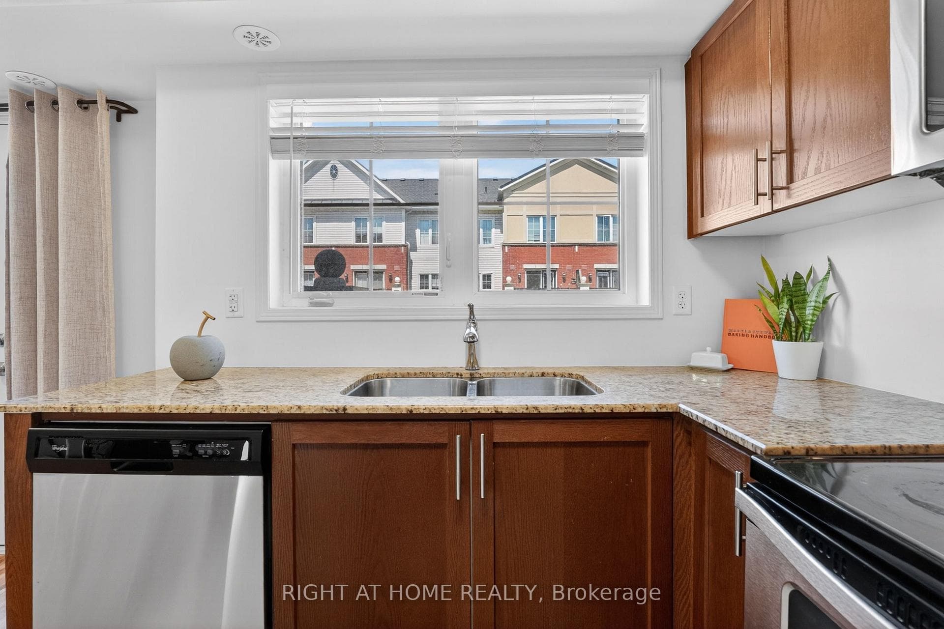 2480 Post Road Unit 26 - Condo photo 19 of 38 in Oakville, Ontario