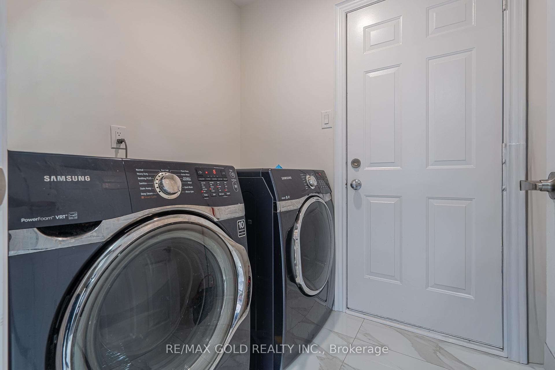 6 Meadow Glade Road - Detached photo 13 of 36 in Brampton, Ontario