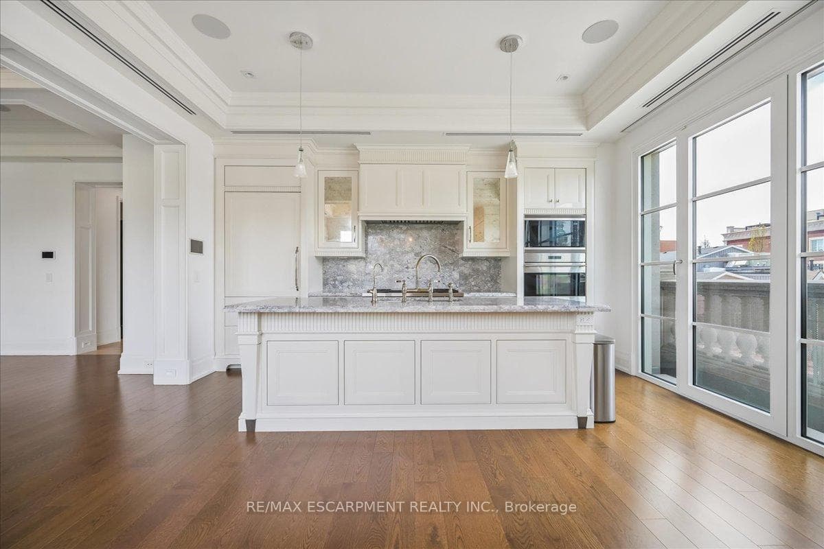 300 Randall Street Unit 211 - Condo photo 29 of 50 in Oakville, Ontario