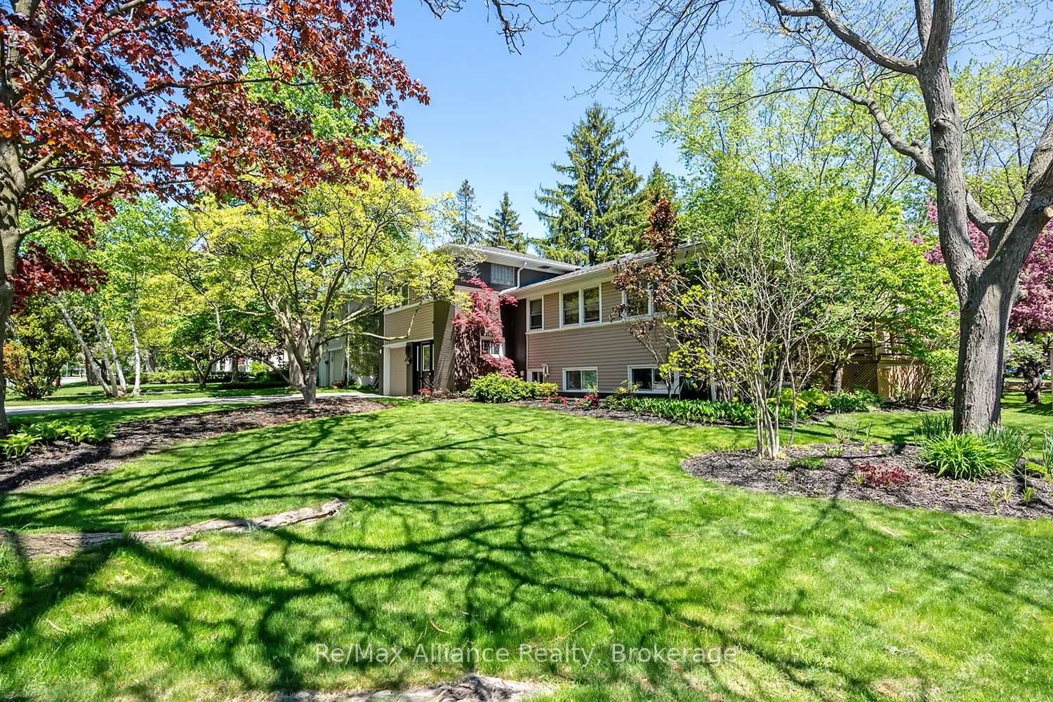 183 Westminster Drive - Detached photo 2 of 44 in Oakville, Ontario