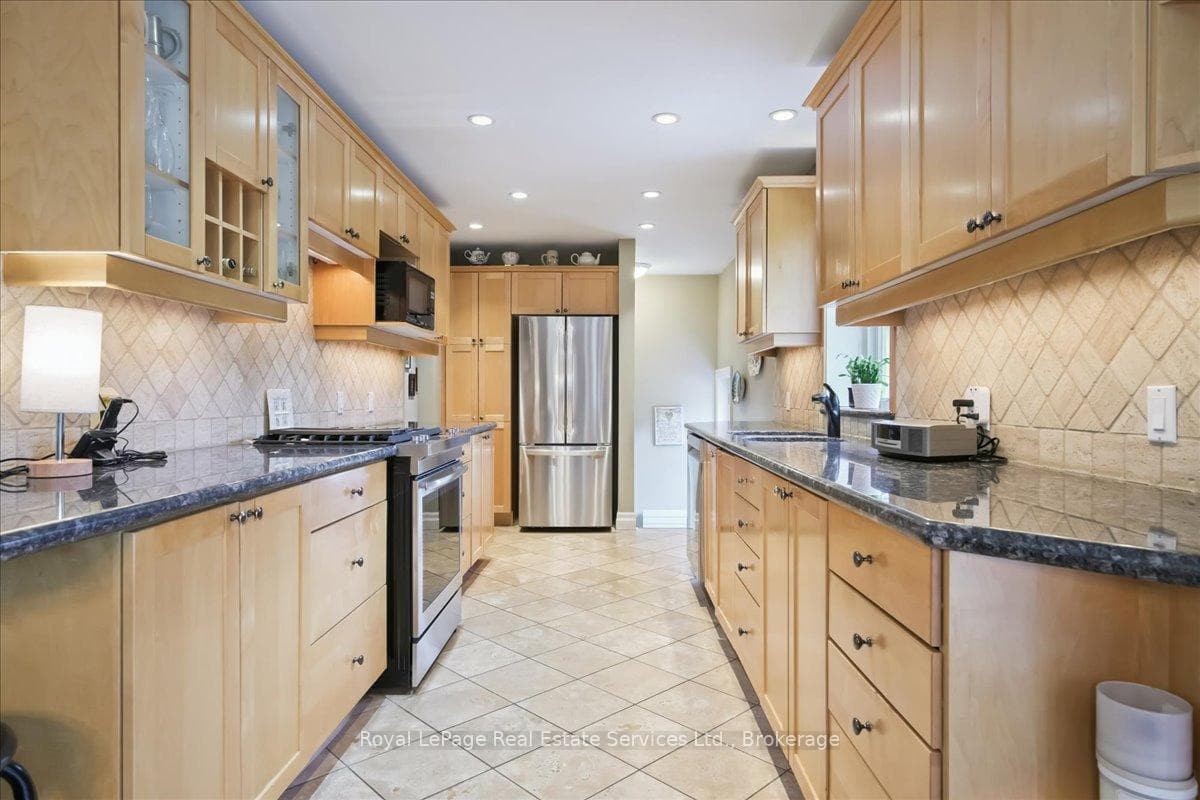 281 Pinehurst Drive - Detached photo 17 of 50 in Oakville, Ontario