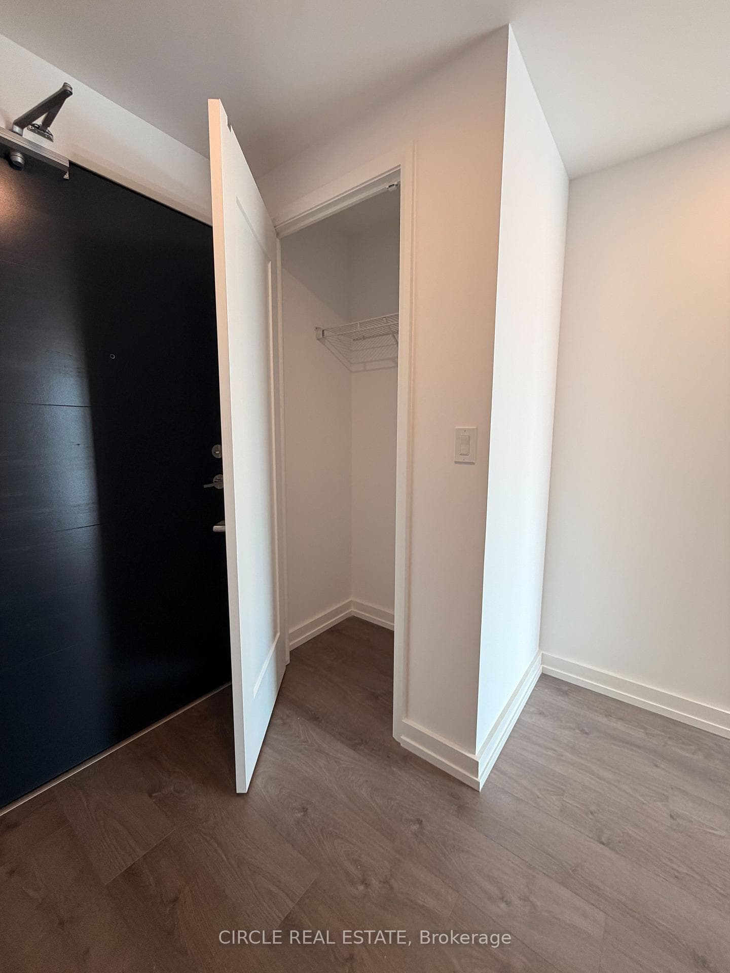 75 James Street Unit #718 - Condo photo 2 of 33 in Hamilton, Ontario