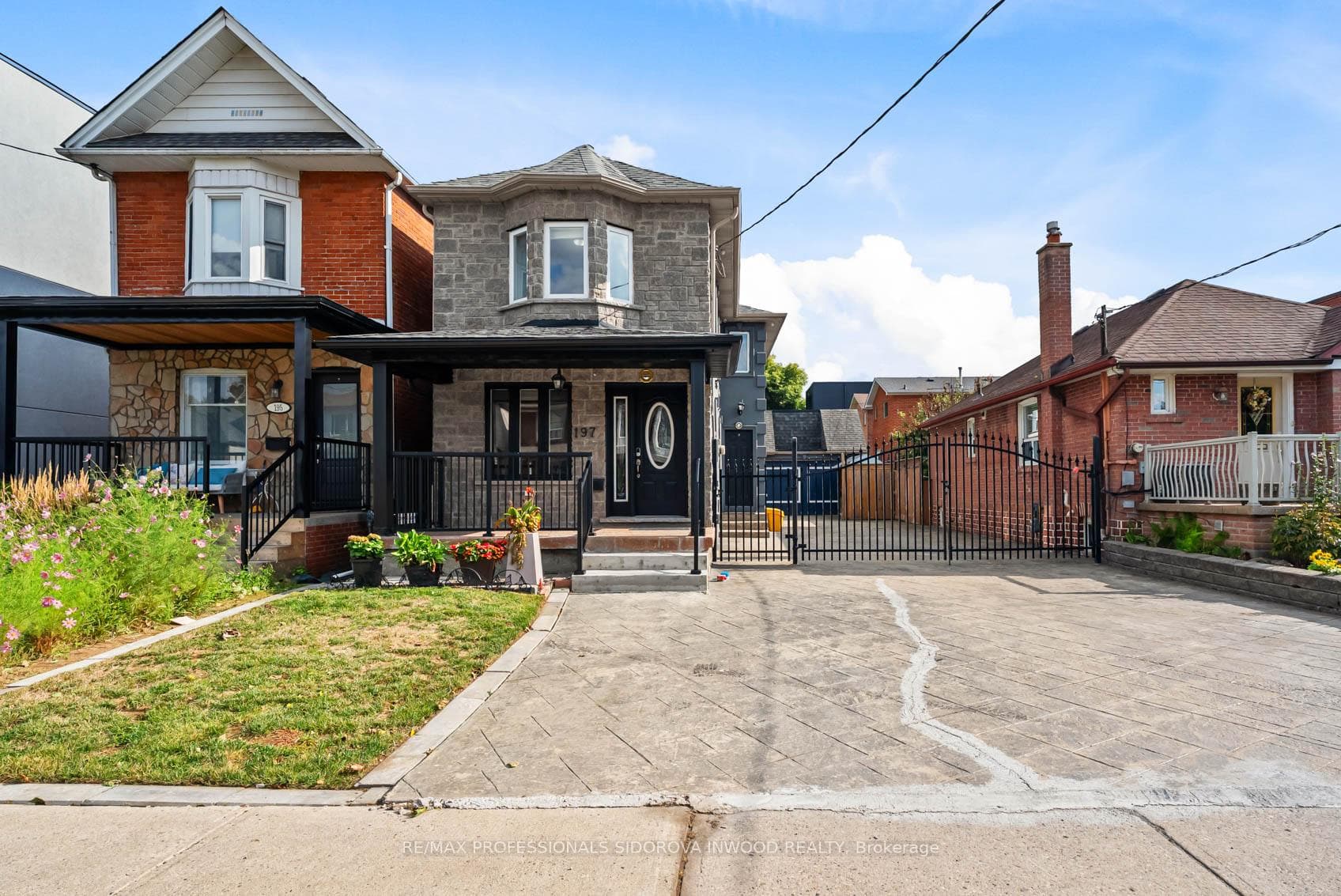 197 Lambton Avenue - Detached photo 4 of 46 in Keelesdale / Eglinton West, Ontario