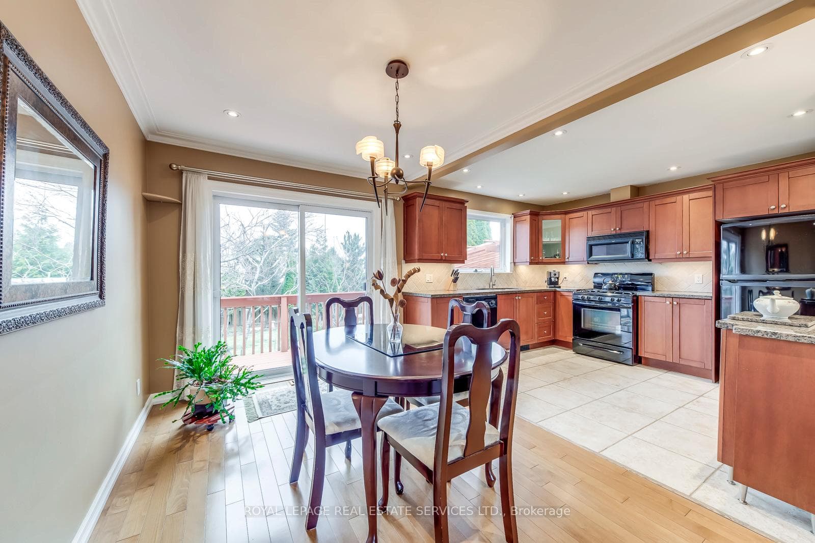 1607 Ewald Road - Detached photo 13 of 37 in Mississauga, Ontario