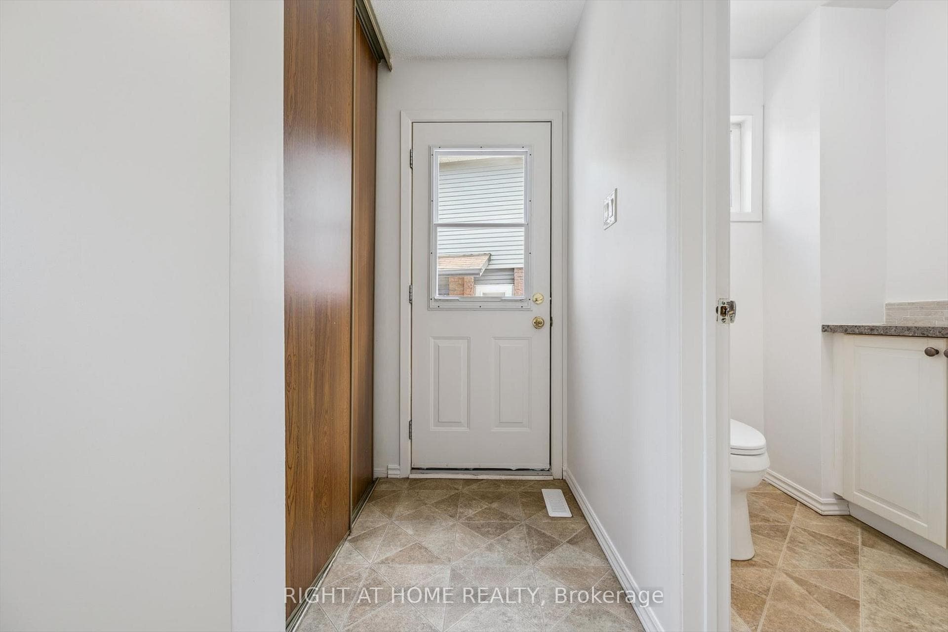 2432 Malcolm Crescent - Detached photo 17 of 35 in Burlington, Ontario