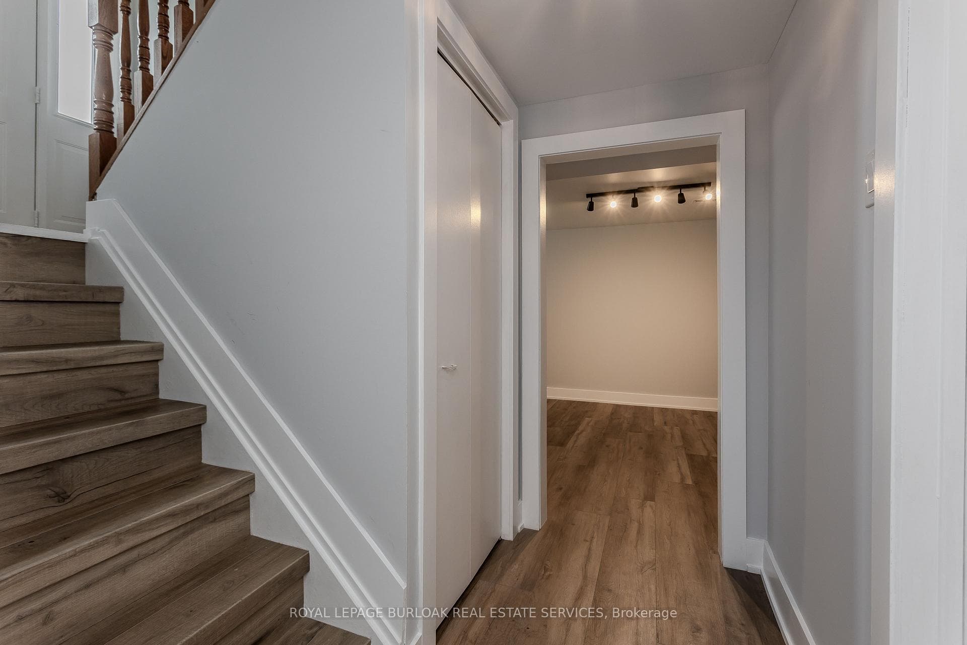 3125 Michael Crescent - Detached photo 17 of 34 in Burlington, Ontario